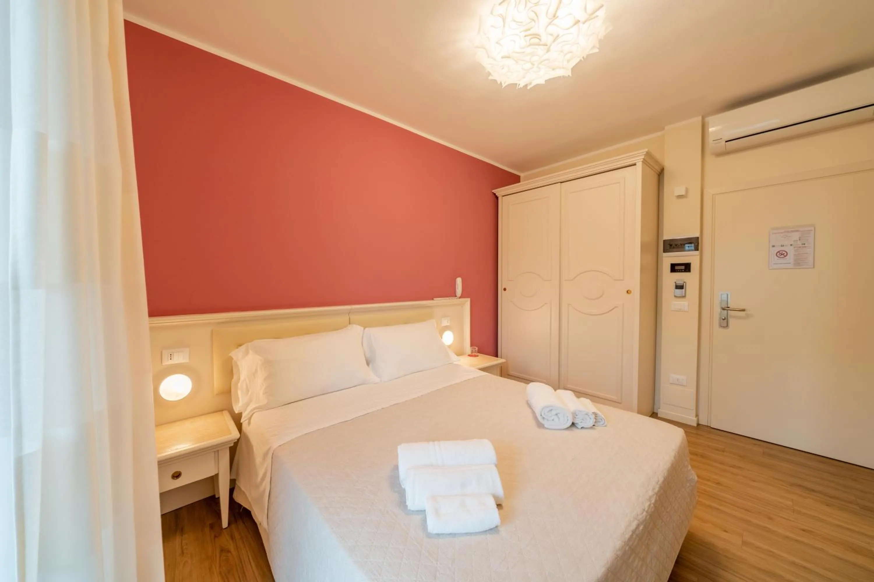 Bedroom, Bed in Hotel Orchidea