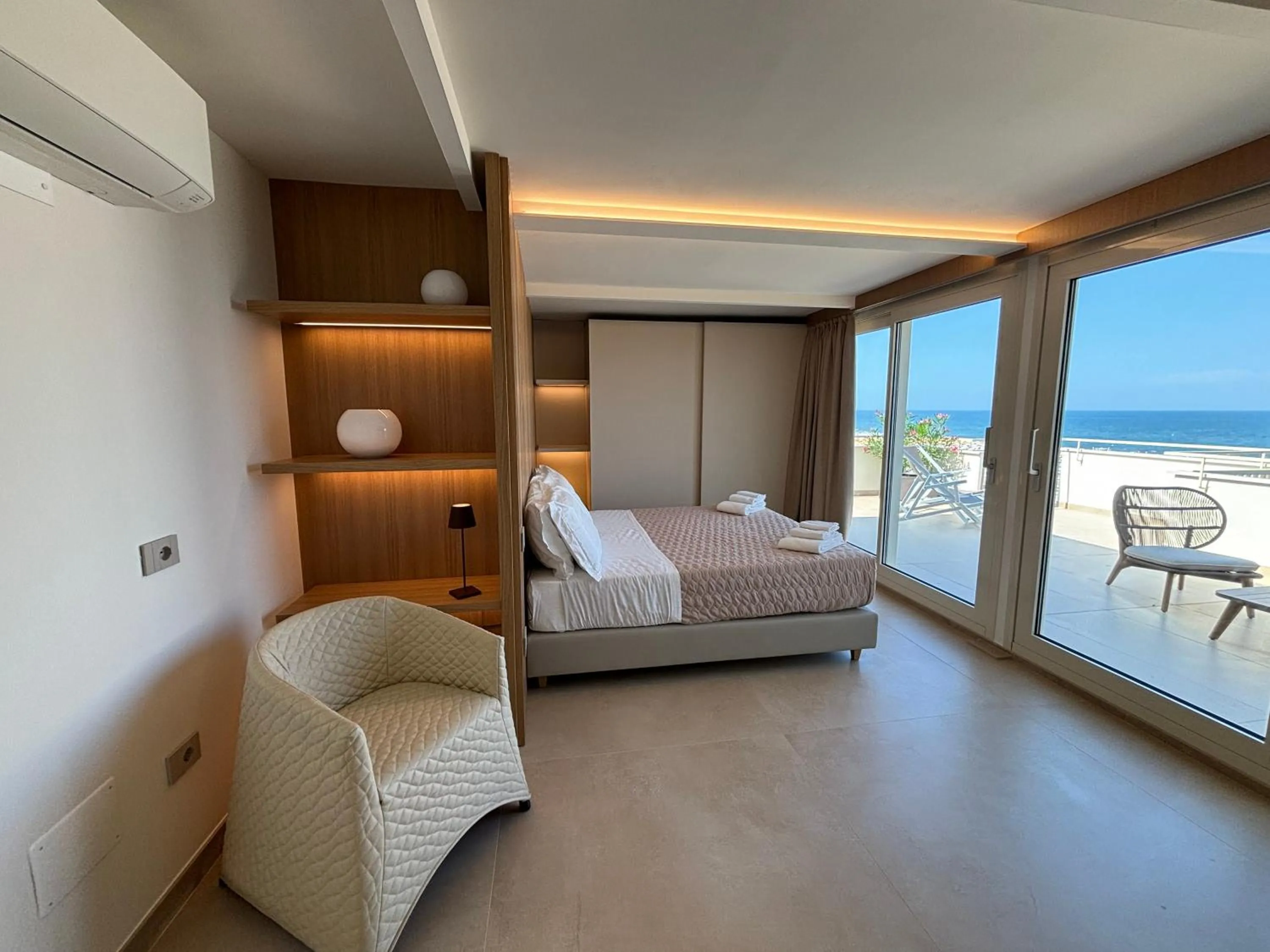 Bed in Hotel Orchidea