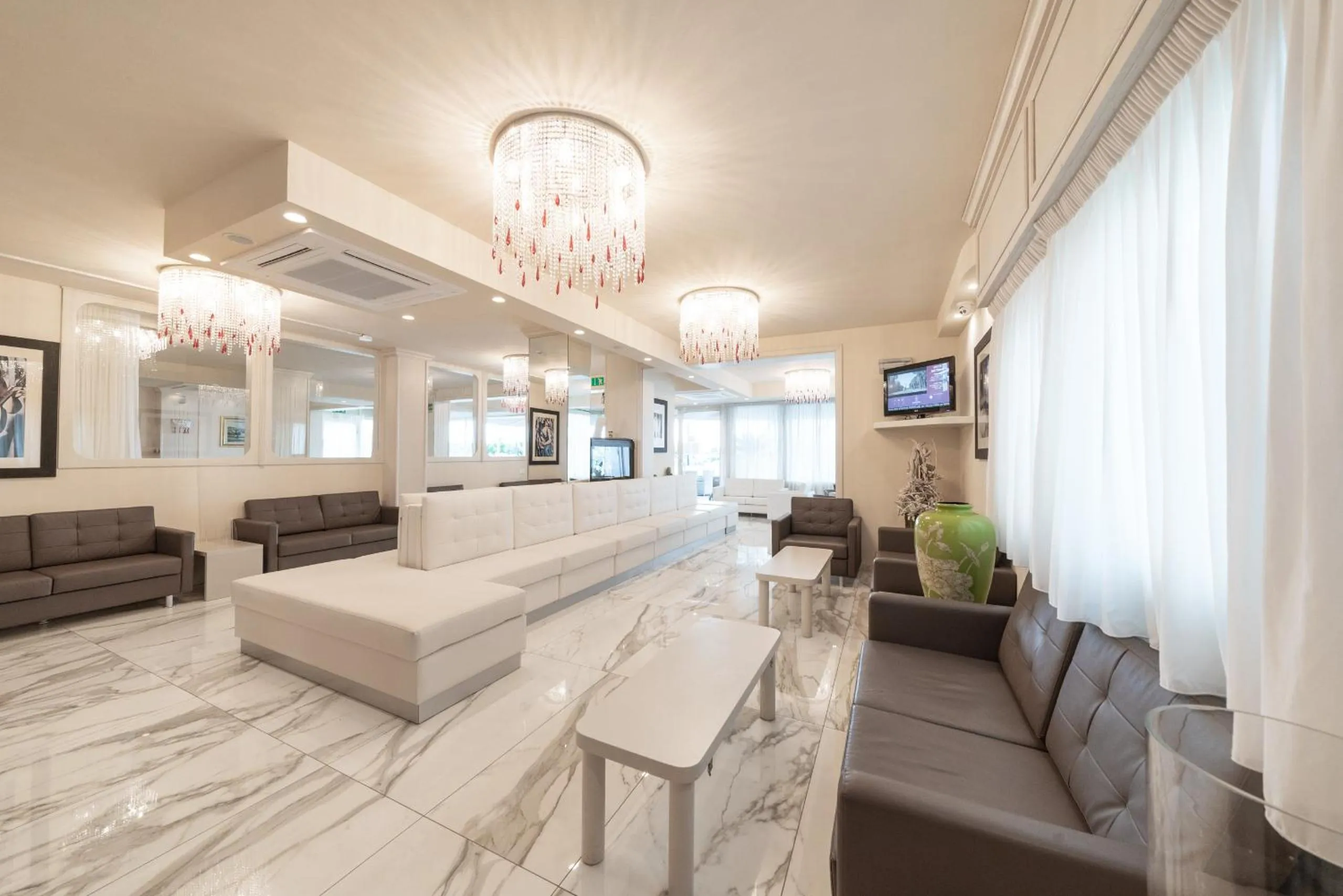 Lobby or reception, Bed in Hotel Orchidea