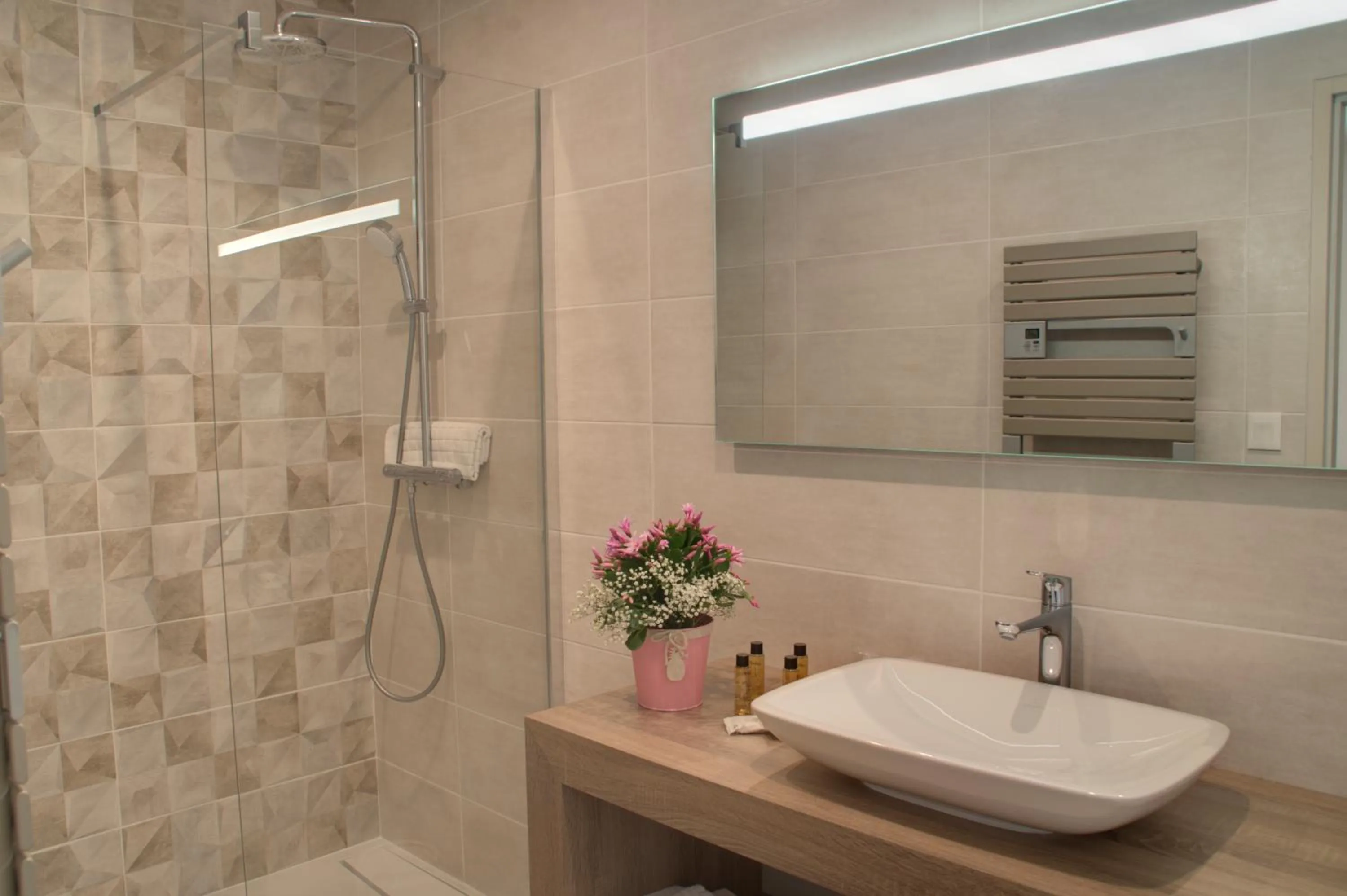 Bathroom in Hôtel La Bastide d'Iris