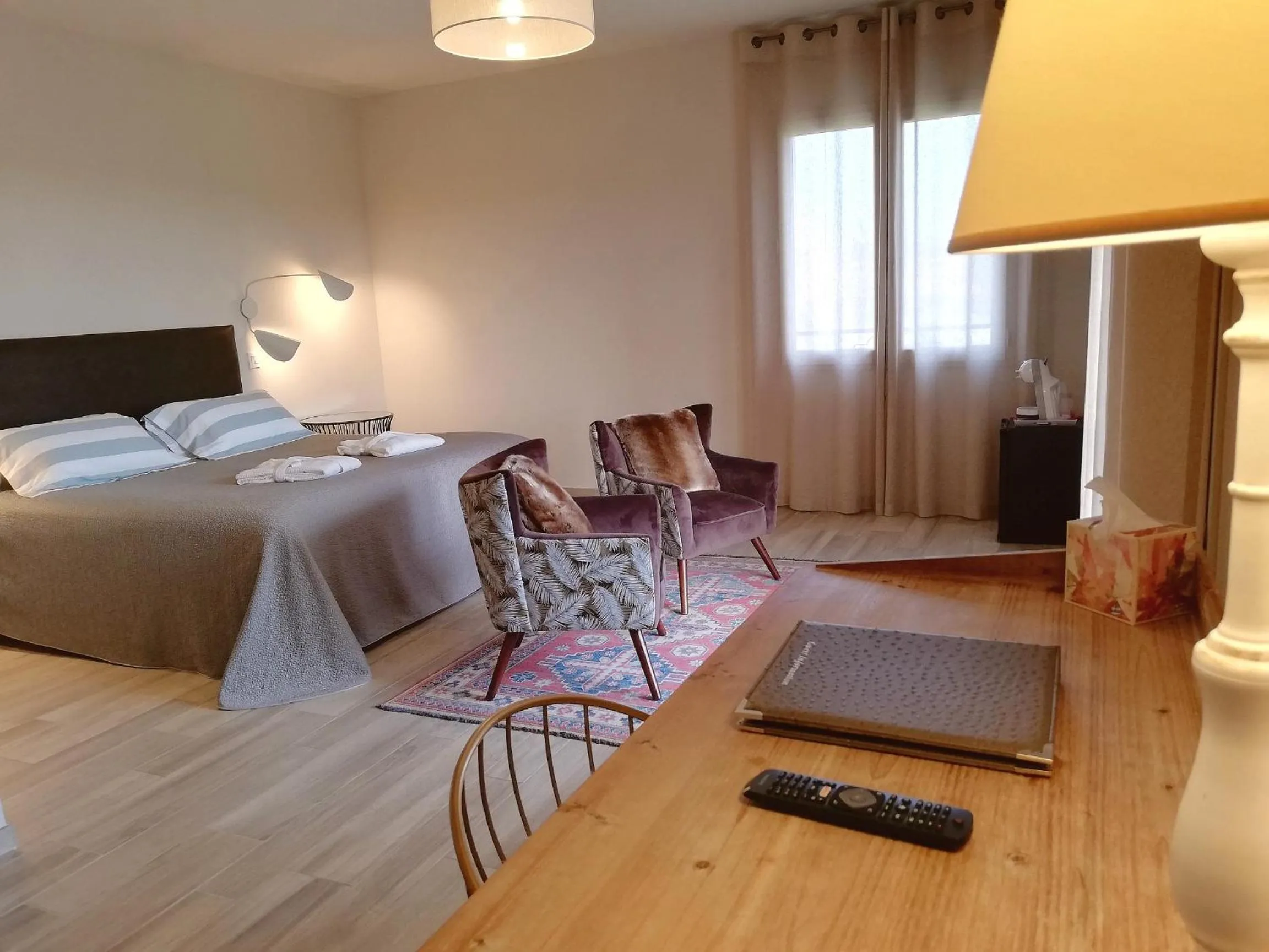 Photo of the whole room, Bed in Hôtel La Bastide d'Iris