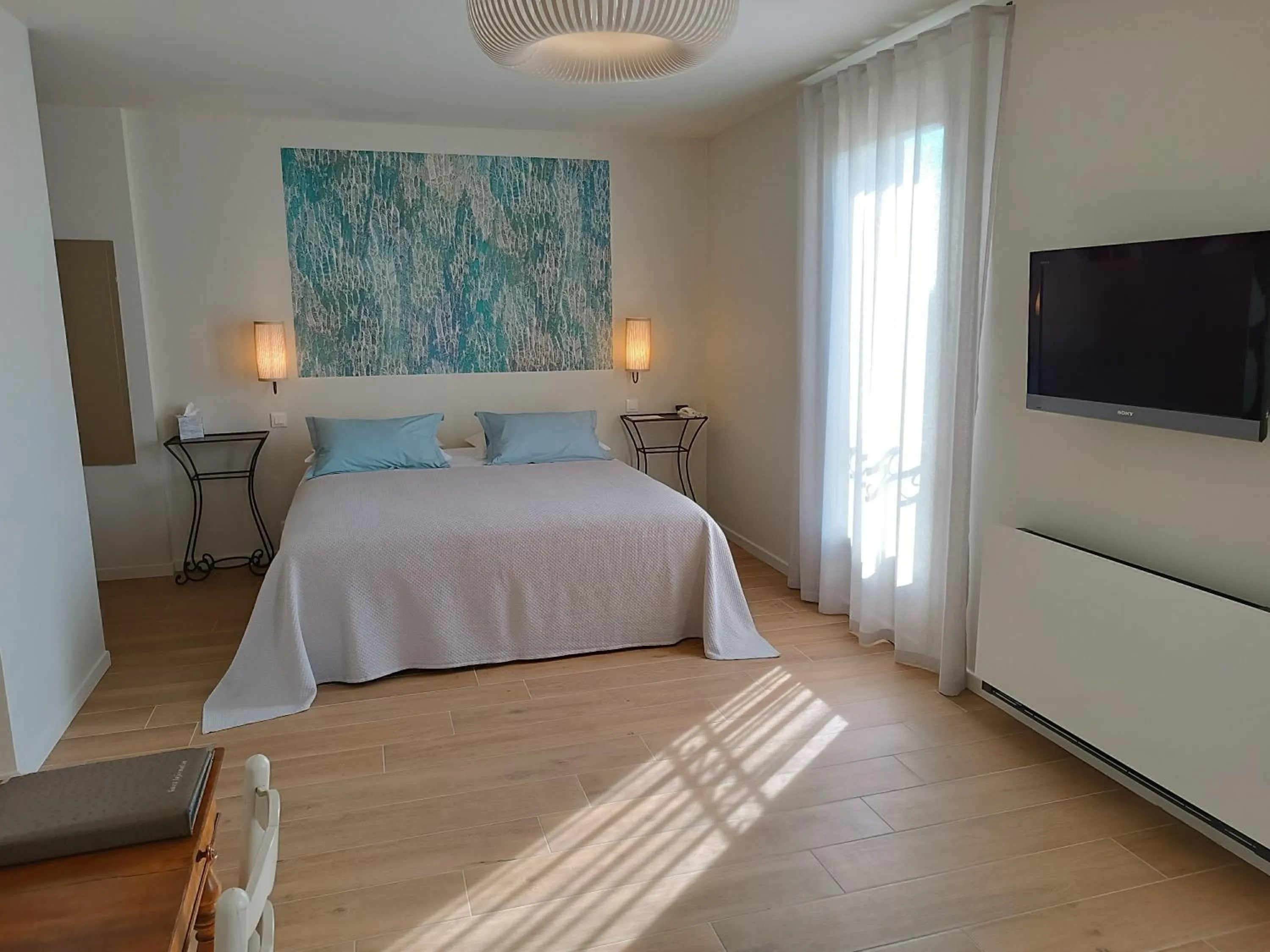 Bed in Hôtel La Bastide d'Iris