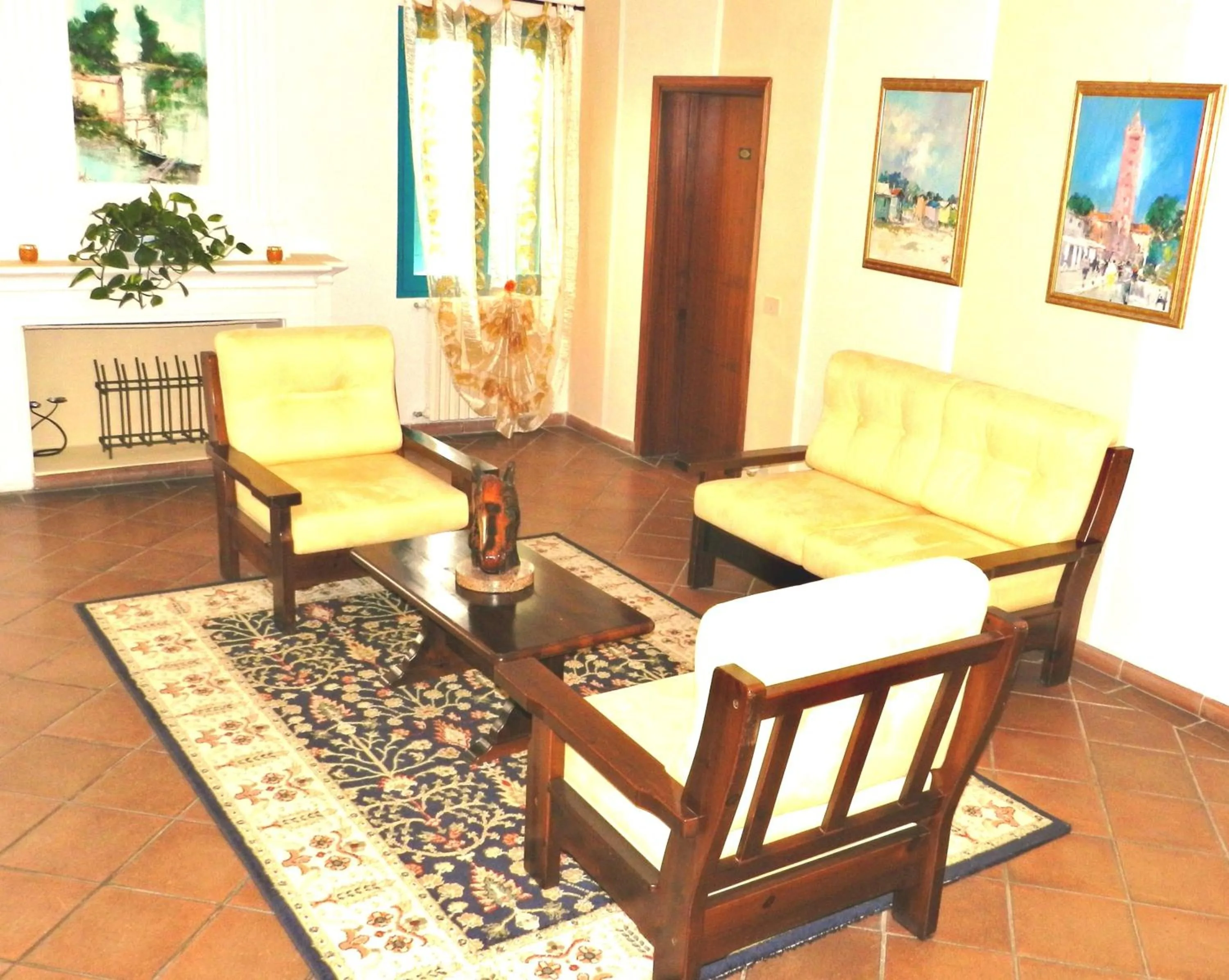 Communal lounge/ TV room in Hotel Rurale Canneviè