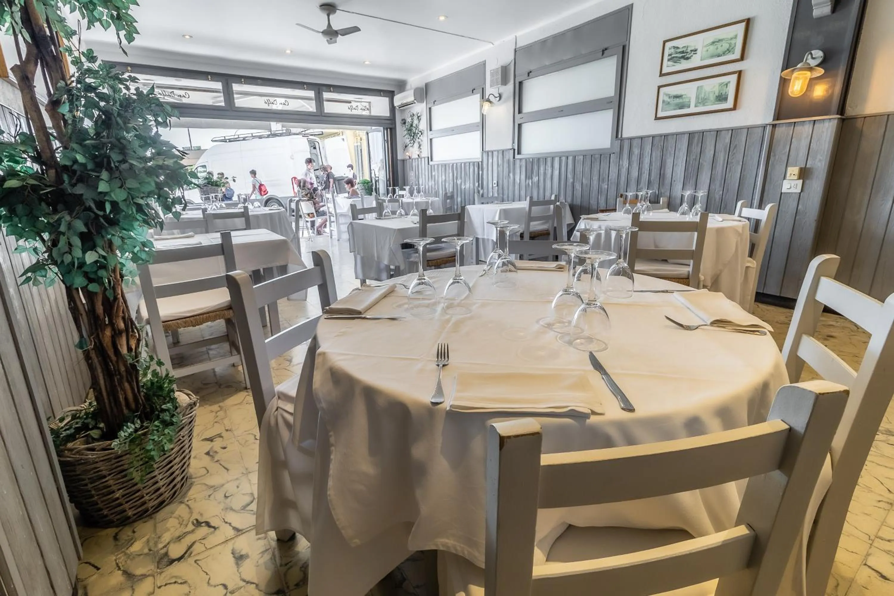 Restaurant/places to eat in Fonda Can Dalfo