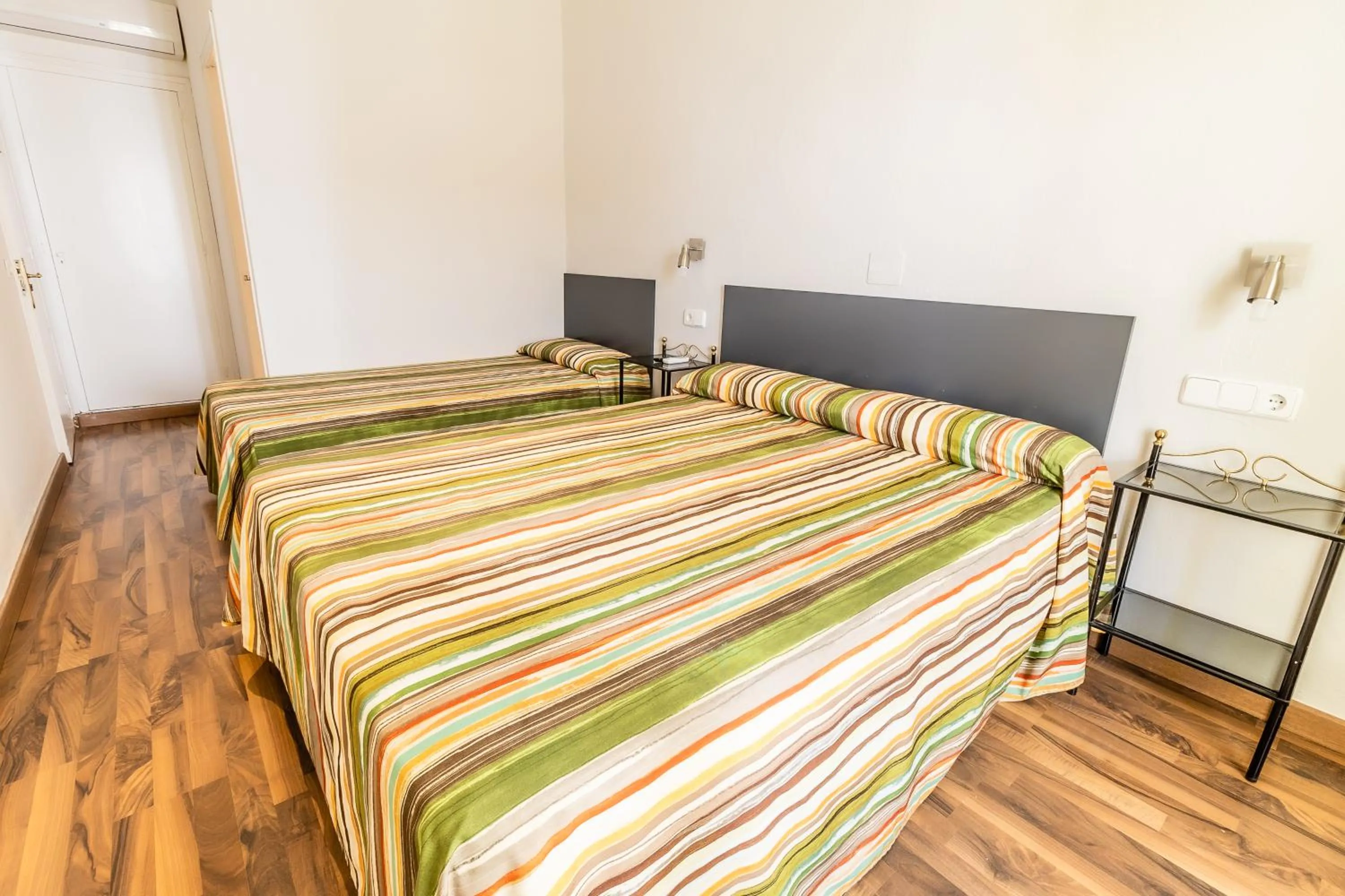 Photo of the whole room in Fonda Can Dalfo