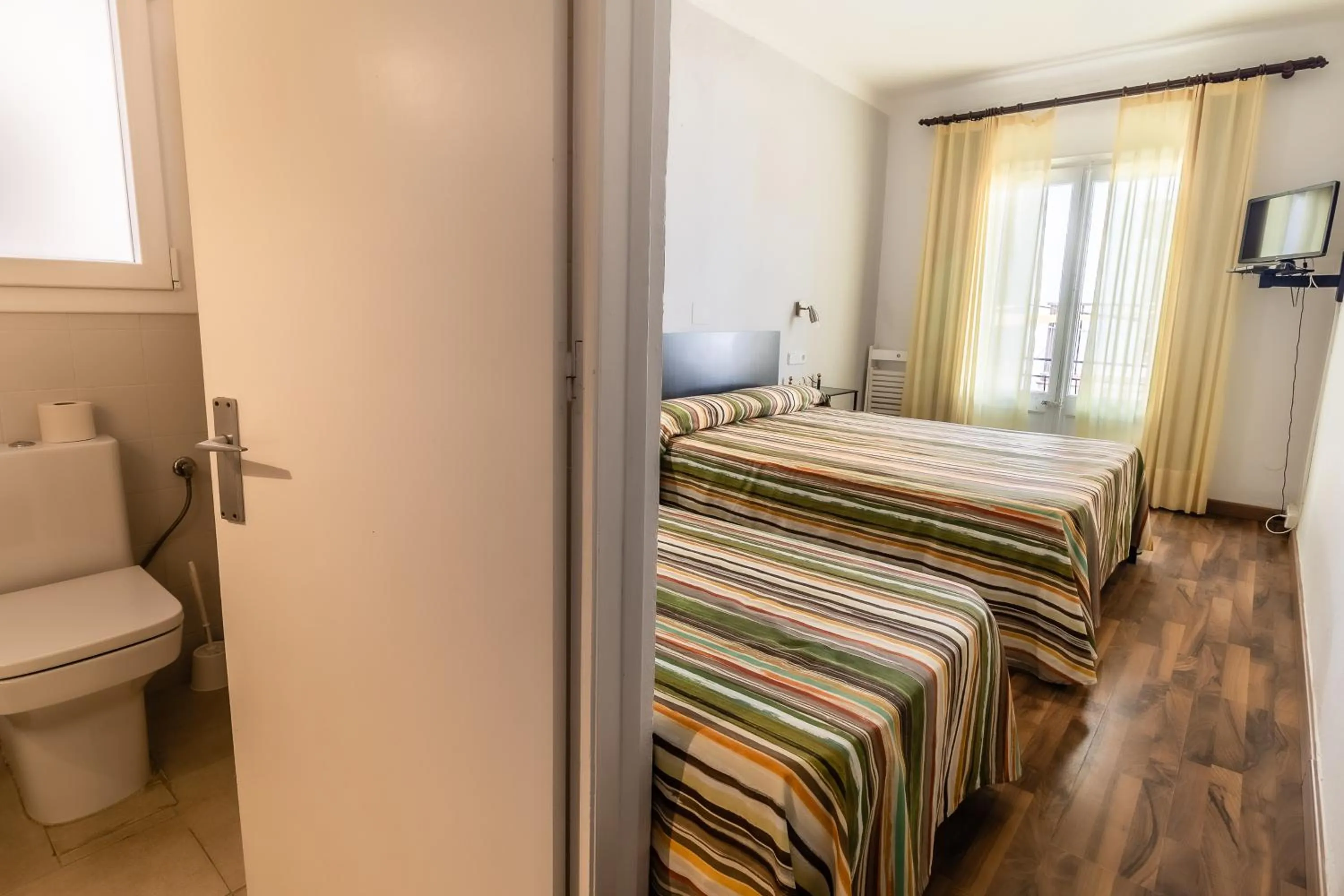 Photo of the whole room in Fonda Can Dalfo