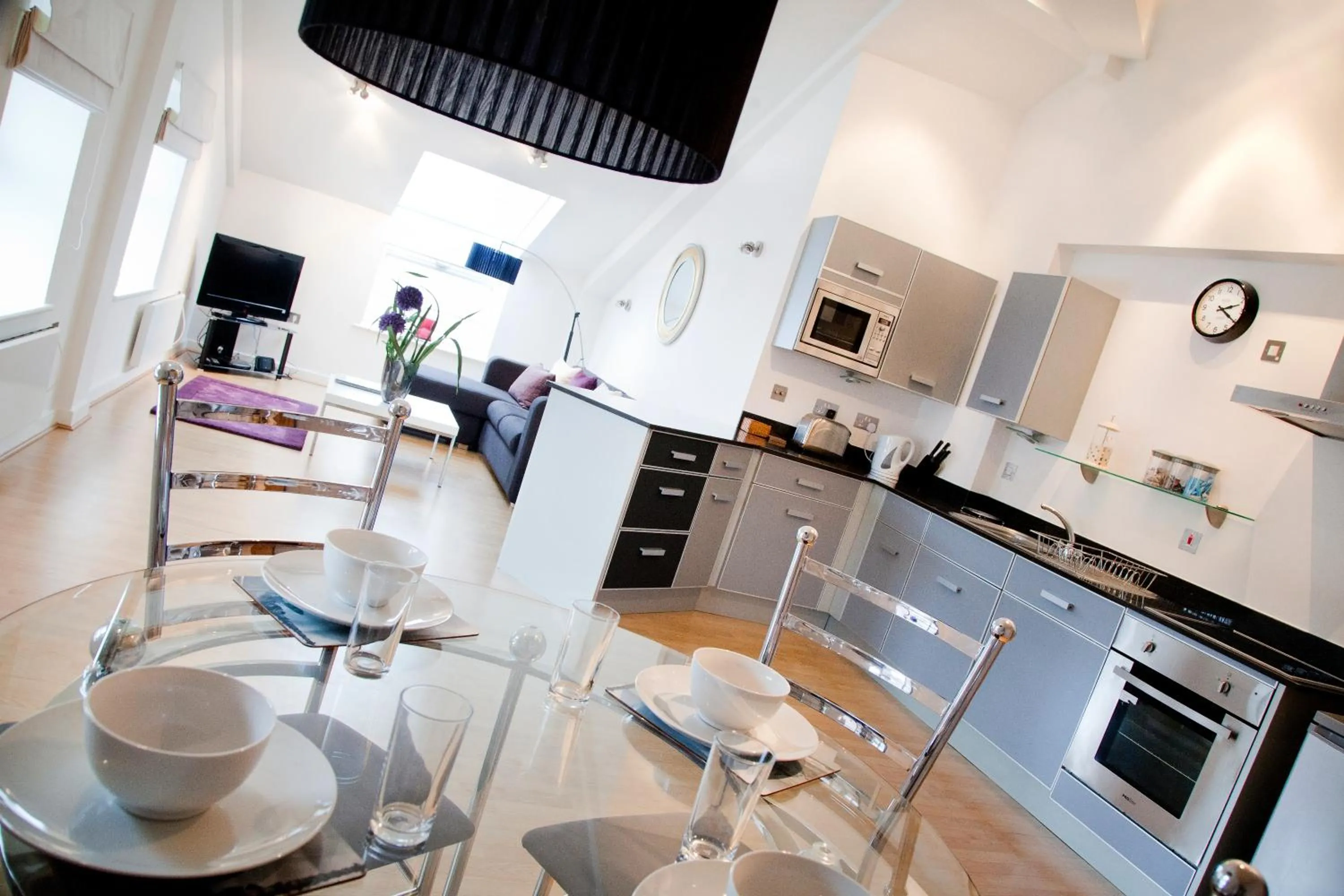 Dining area in Regent House deluxe 2 bedroom apartment