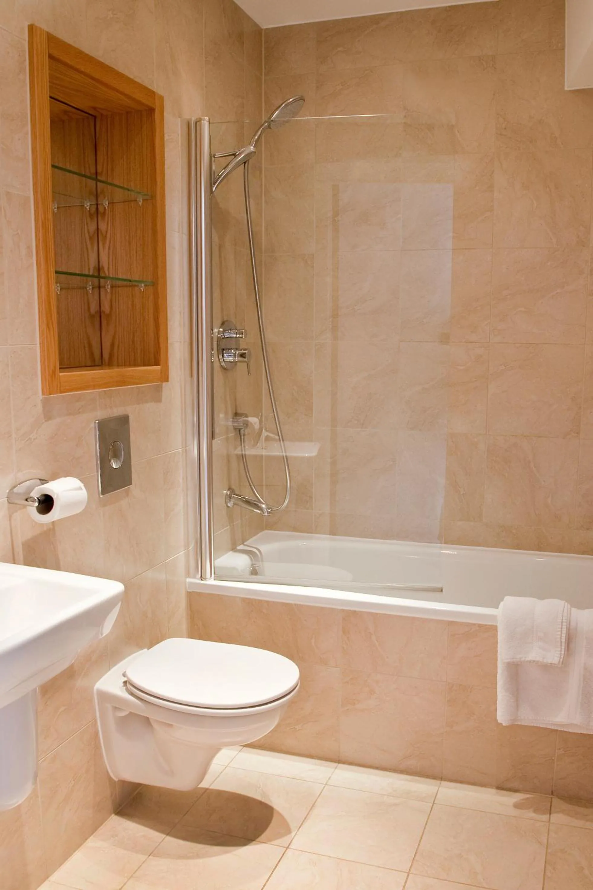 Bathroom in Regent House deluxe 2 bedroom apartment