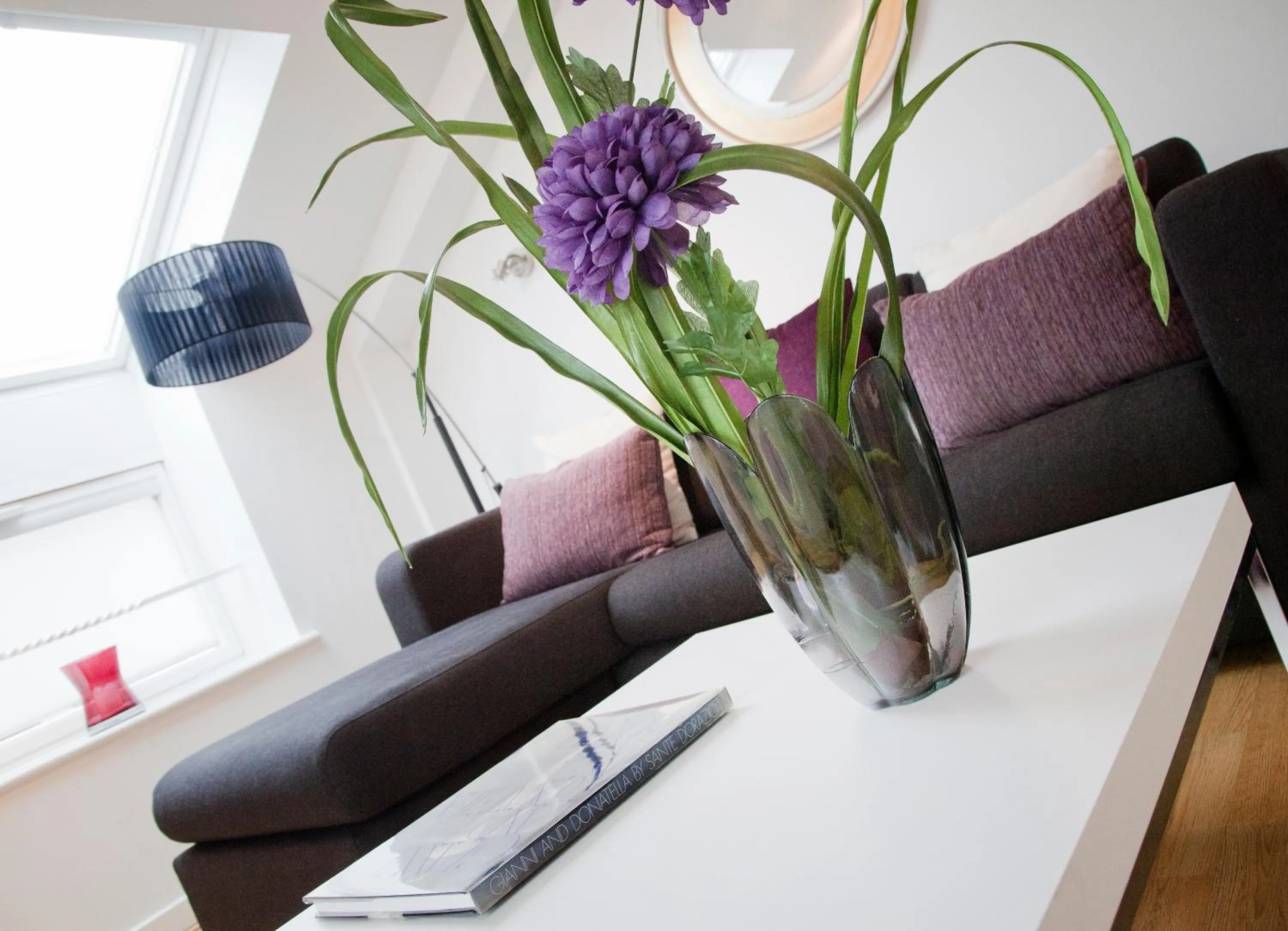 Seating area in Regent House deluxe 2 bedroom apartment