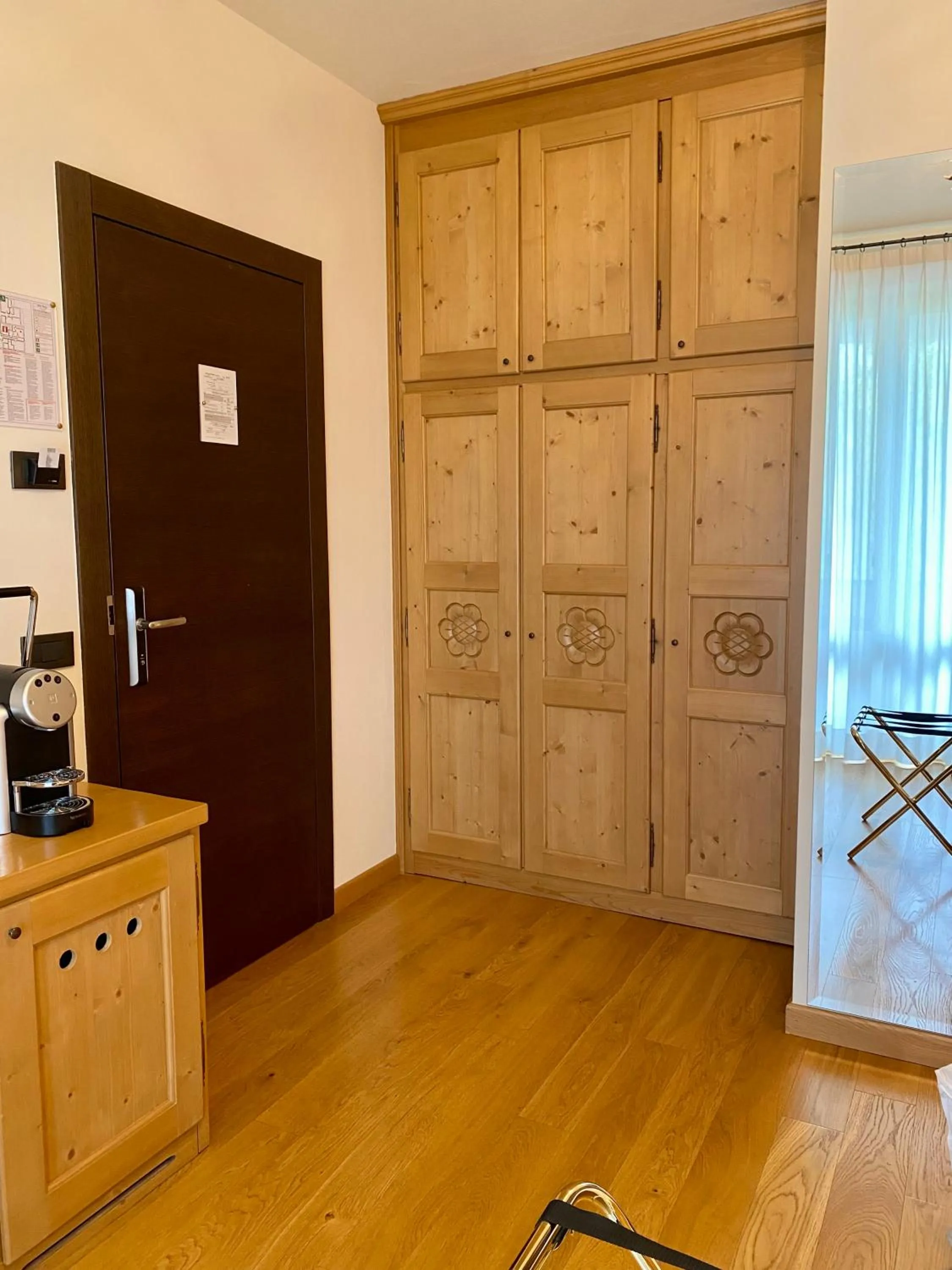 Bedroom, TV/Entertainment Center in Albergo Rutzer