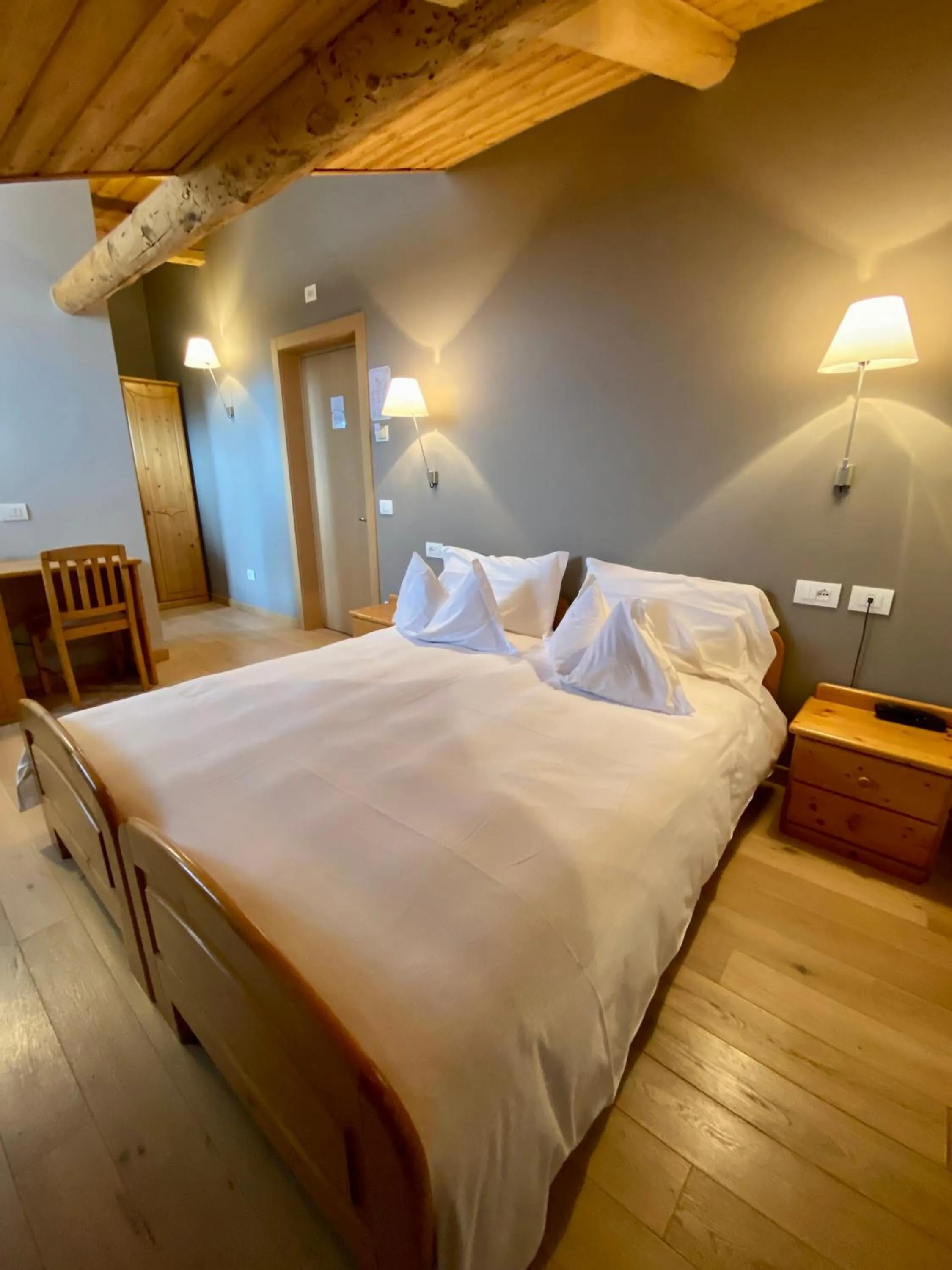 Bedroom, Bed in Albergo Rutzer