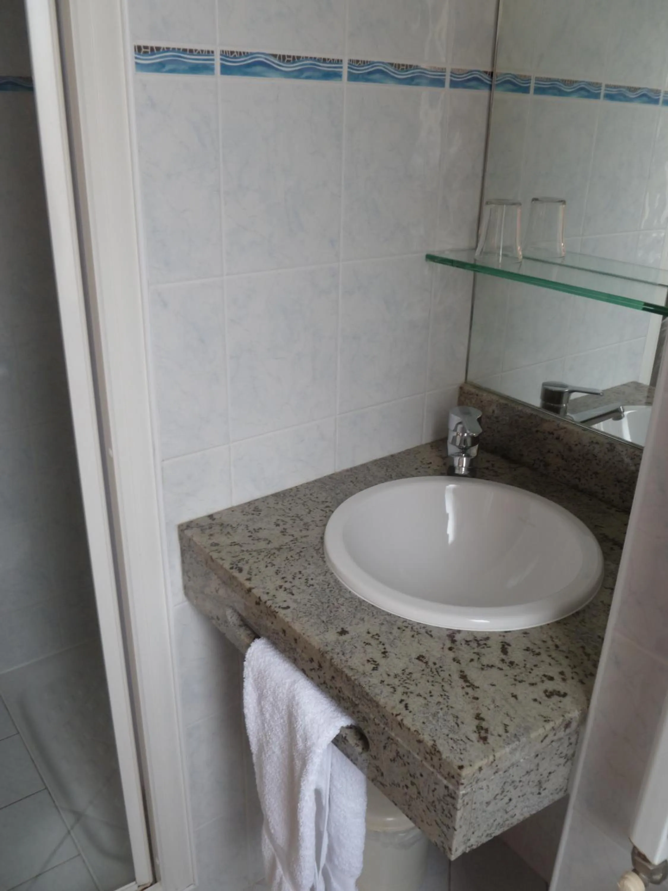 Bathroom in Hôtel Maïtagaria