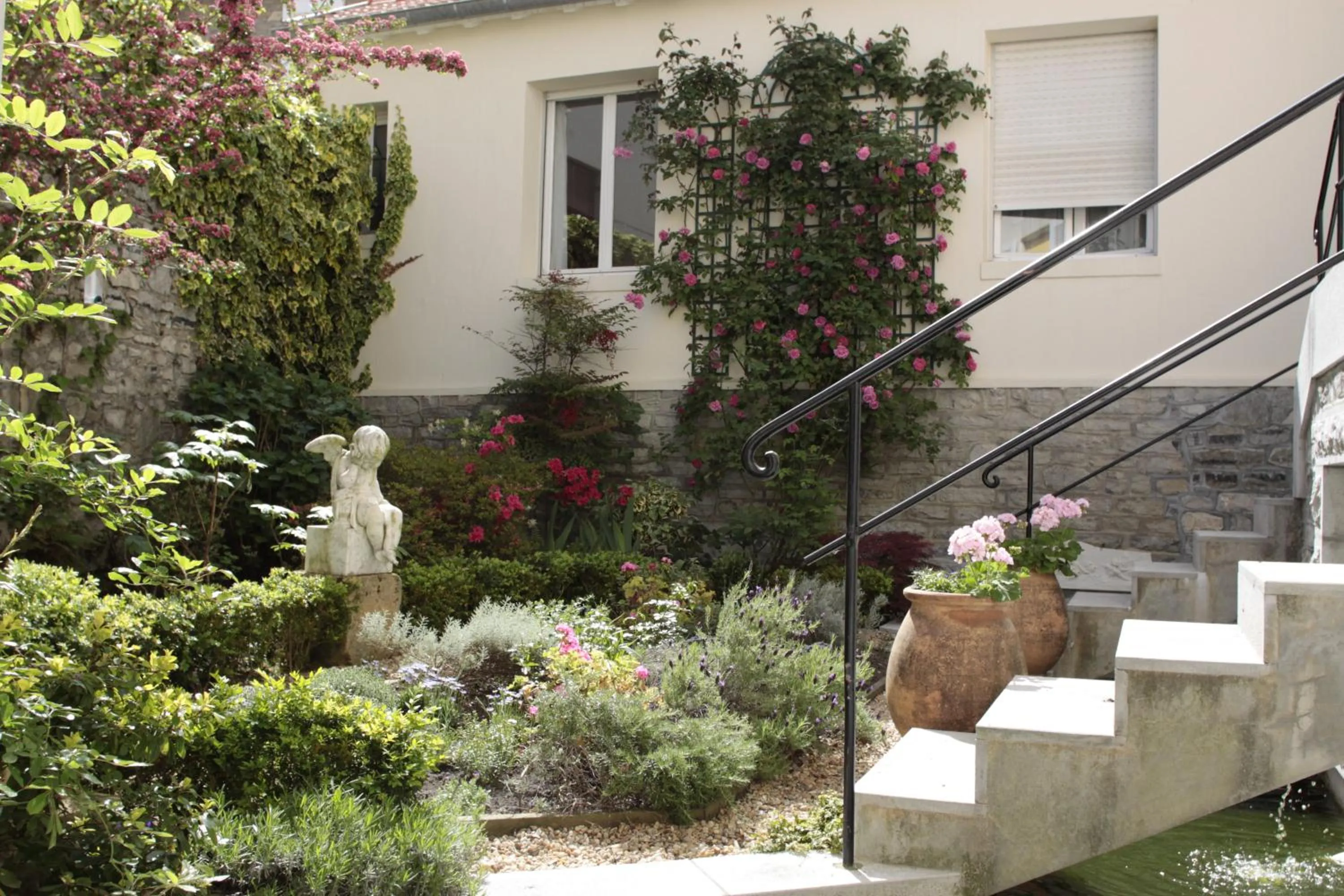 Garden in Hôtel Maïtagaria