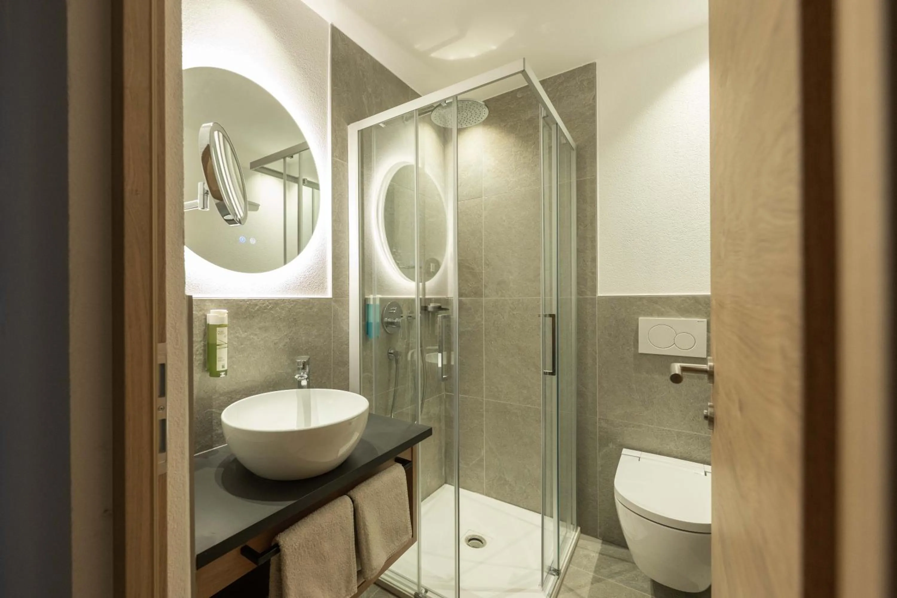 Shower in Hotel Mirabell