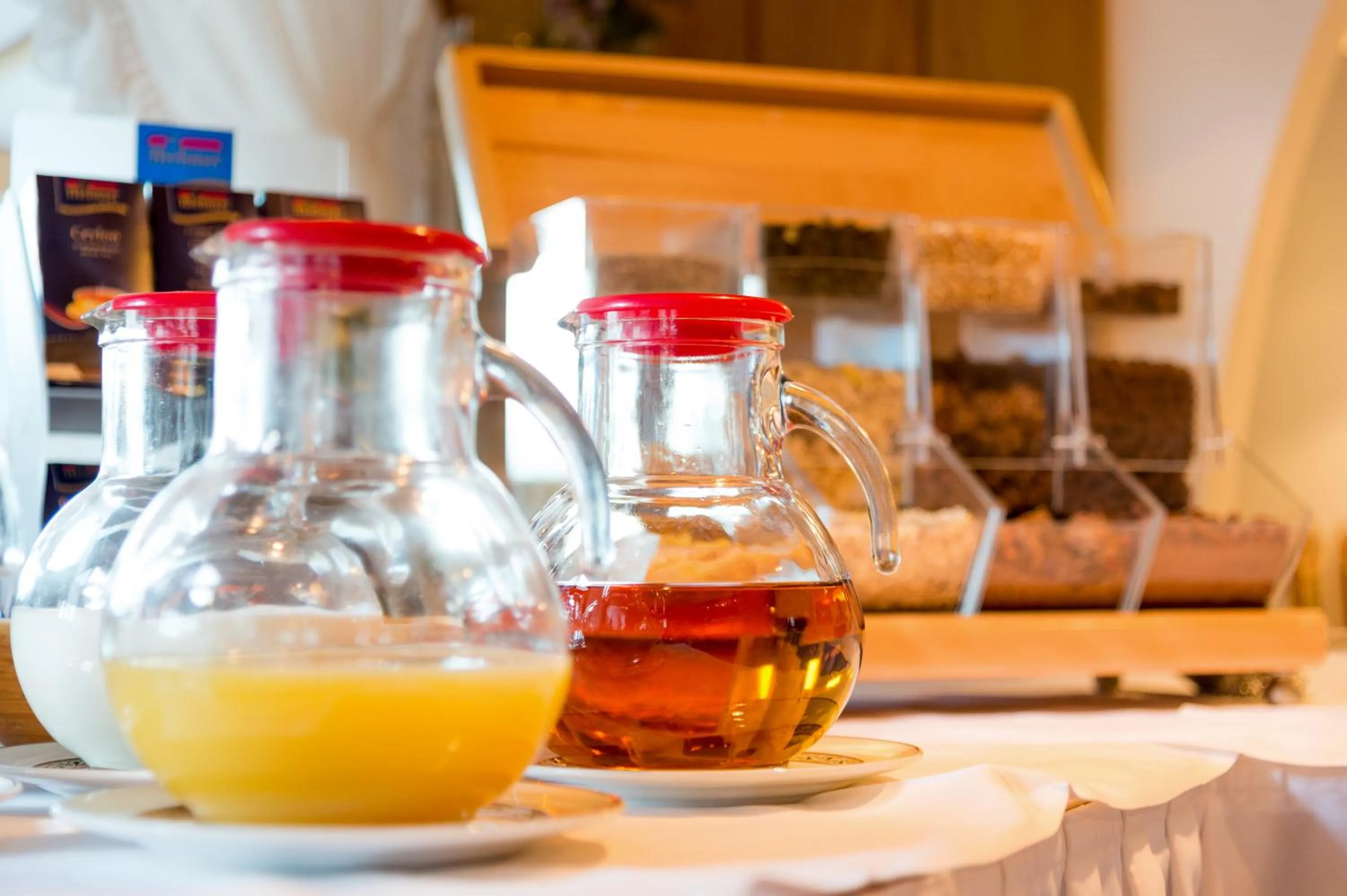 Restaurant/places to eat in Hotel Mirabell