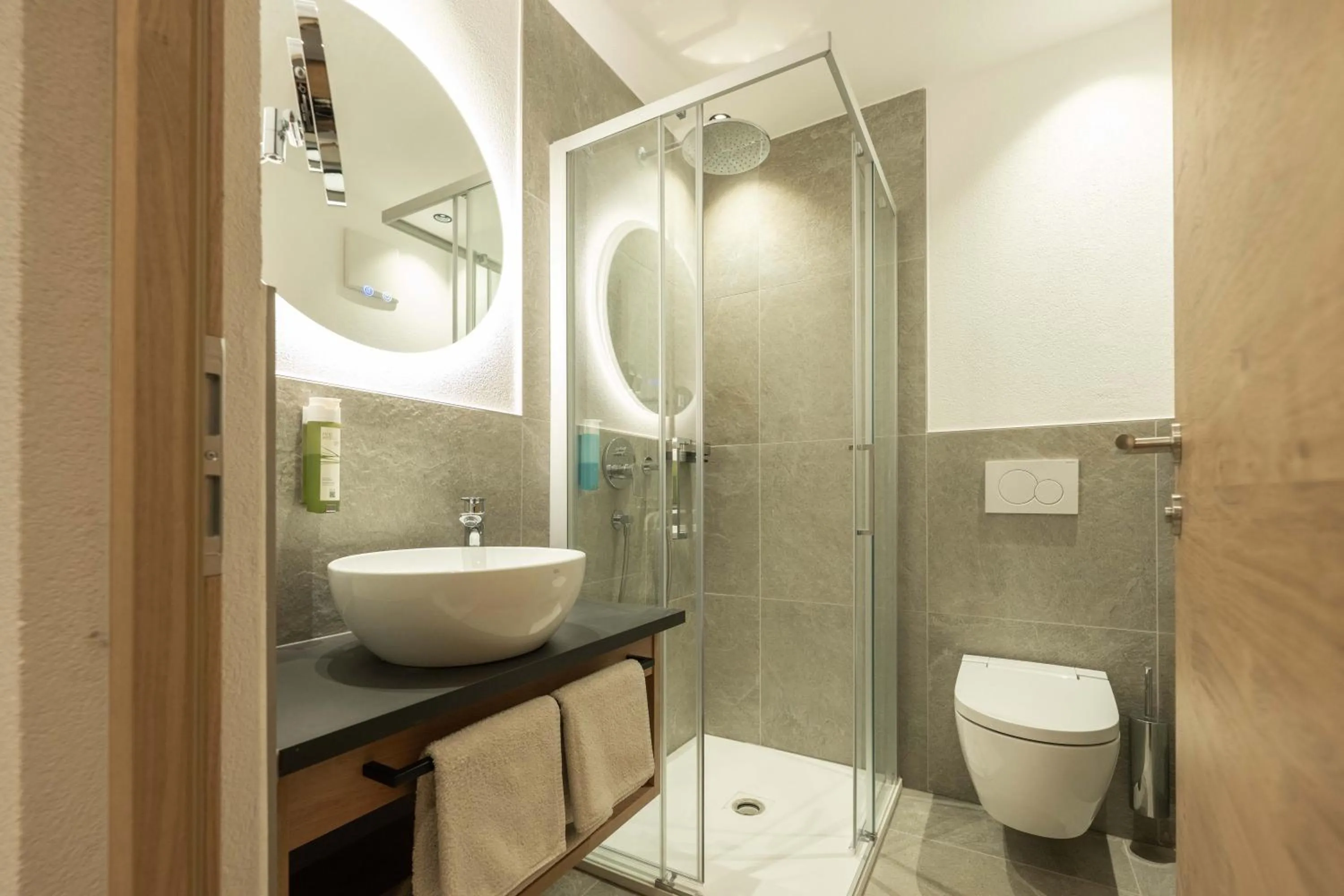 Shower in Hotel Mirabell