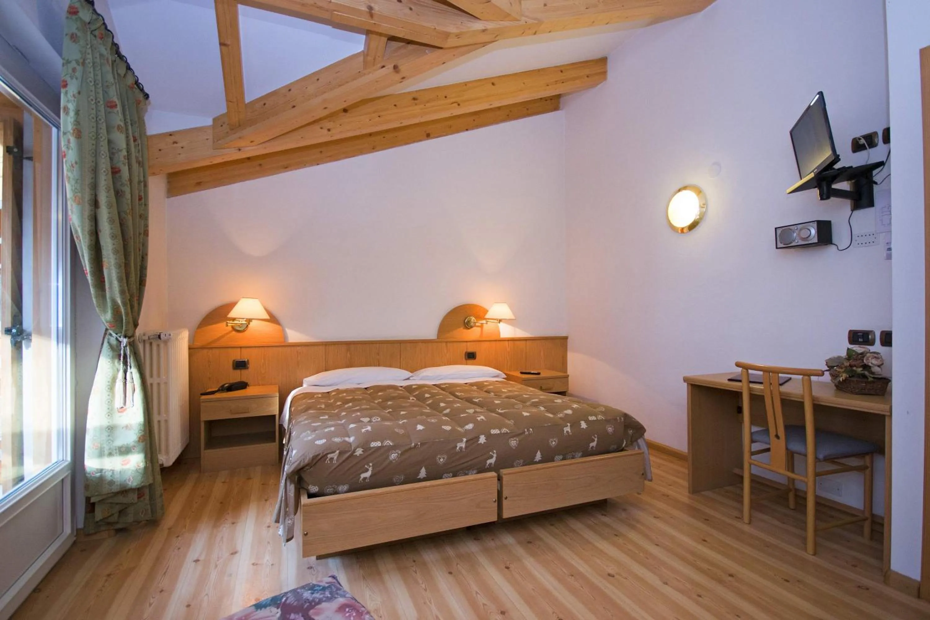 Bedroom, Bed in Hotel Miravalle