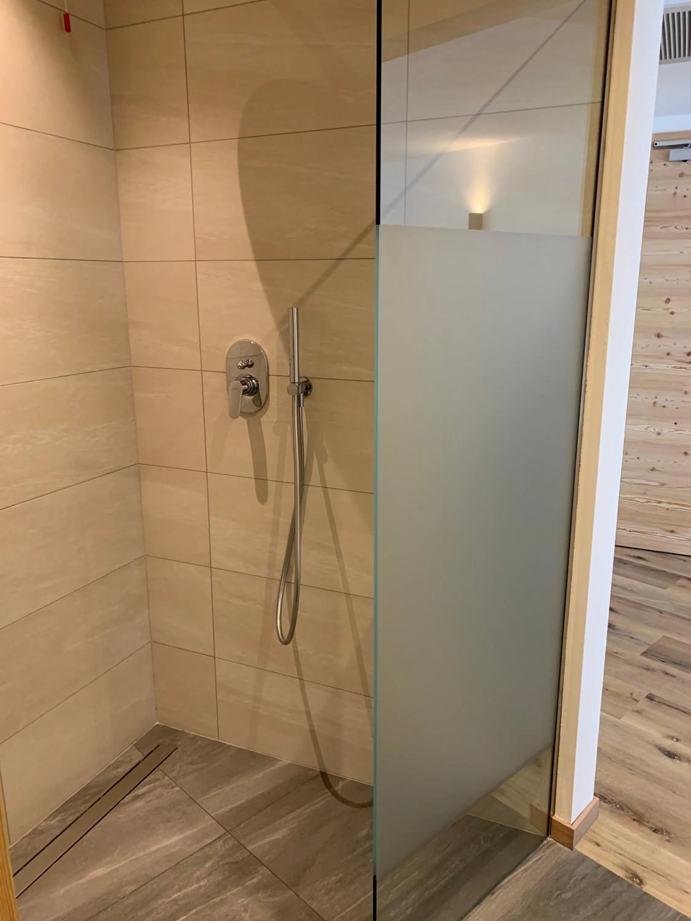 Shower in Hotel Miravalle