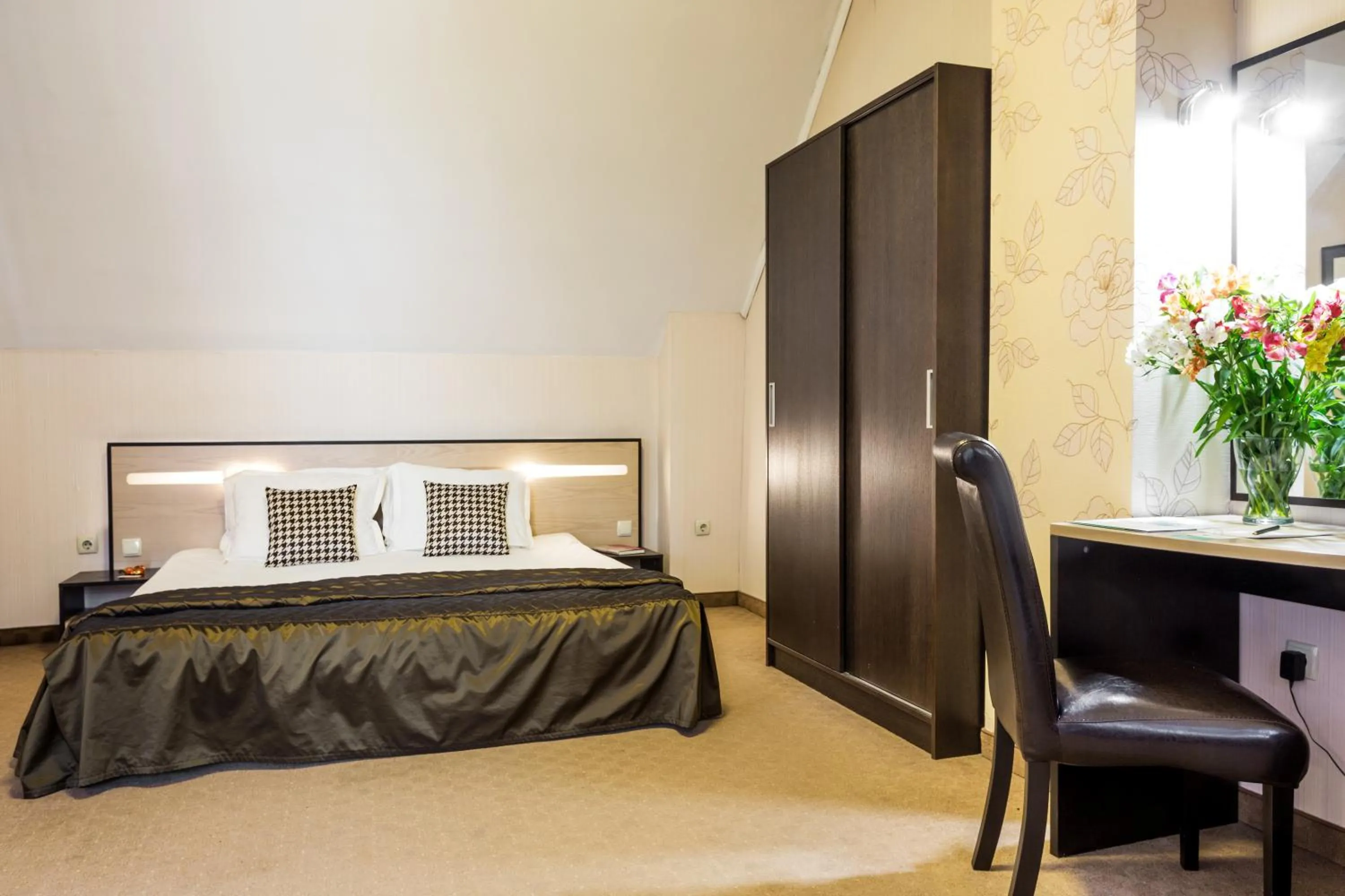 Bed in City Avenue Hotel