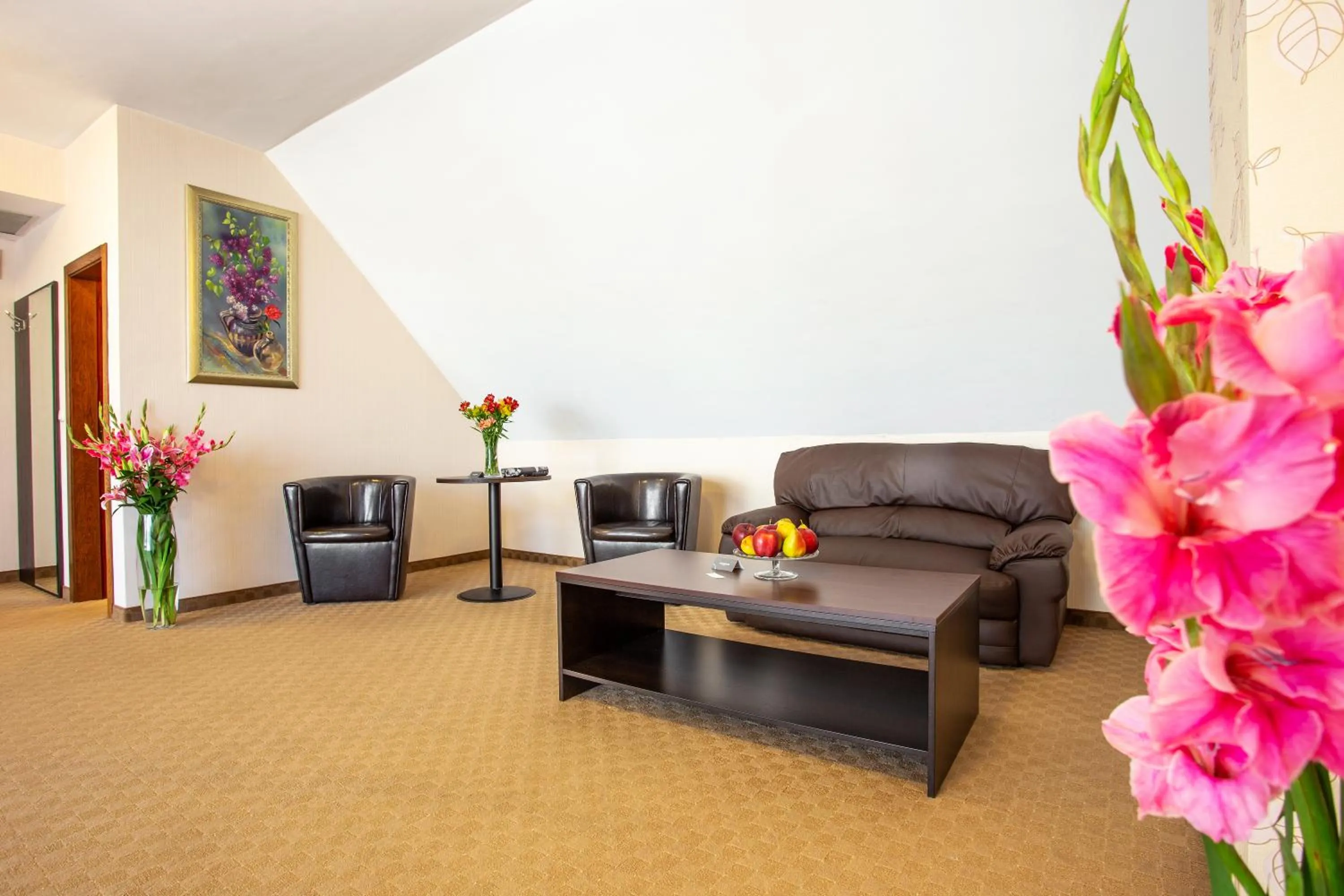 Living room in City Avenue Hotel