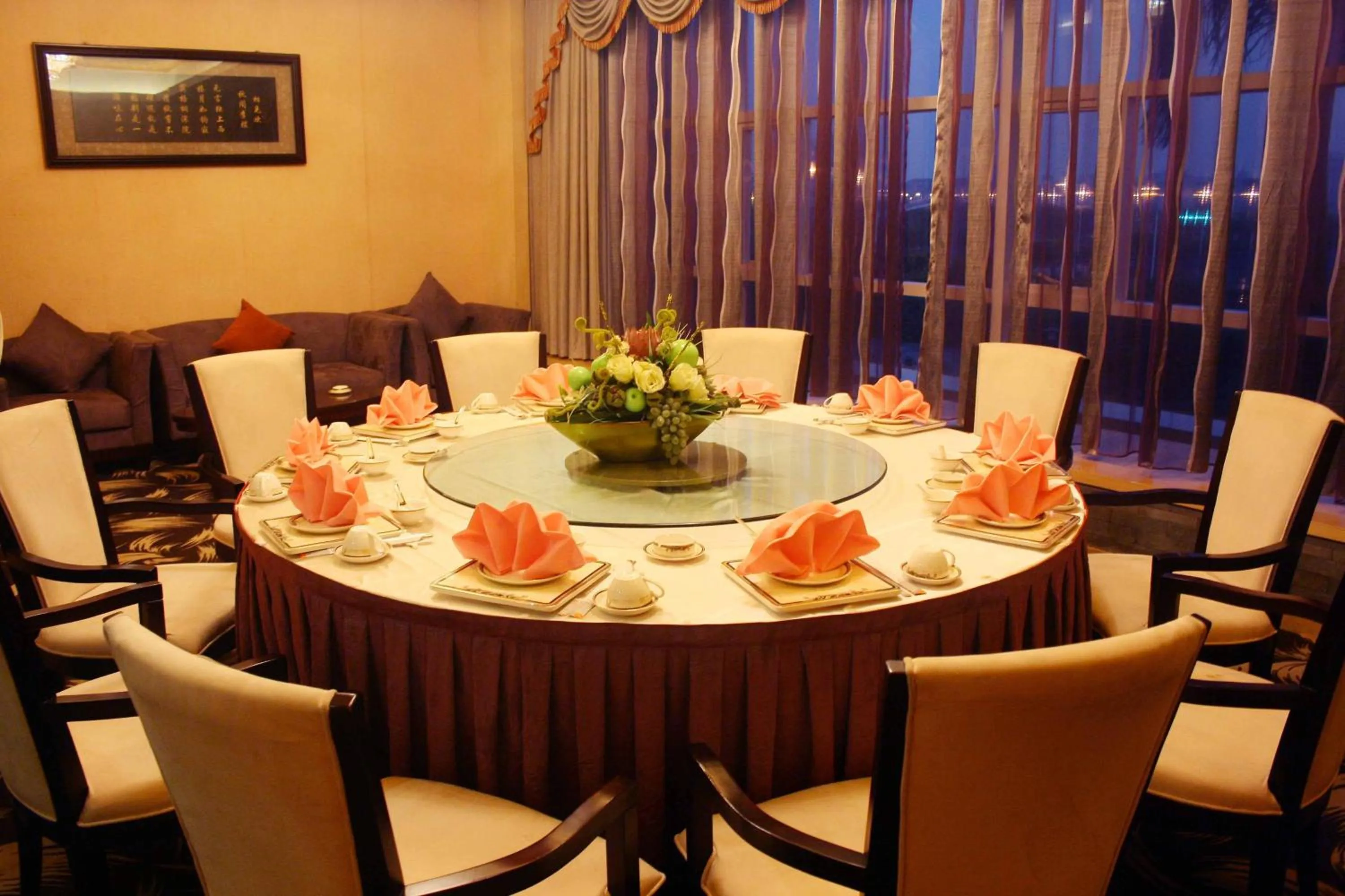 Restaurant/places to eat in University Town International Hotel