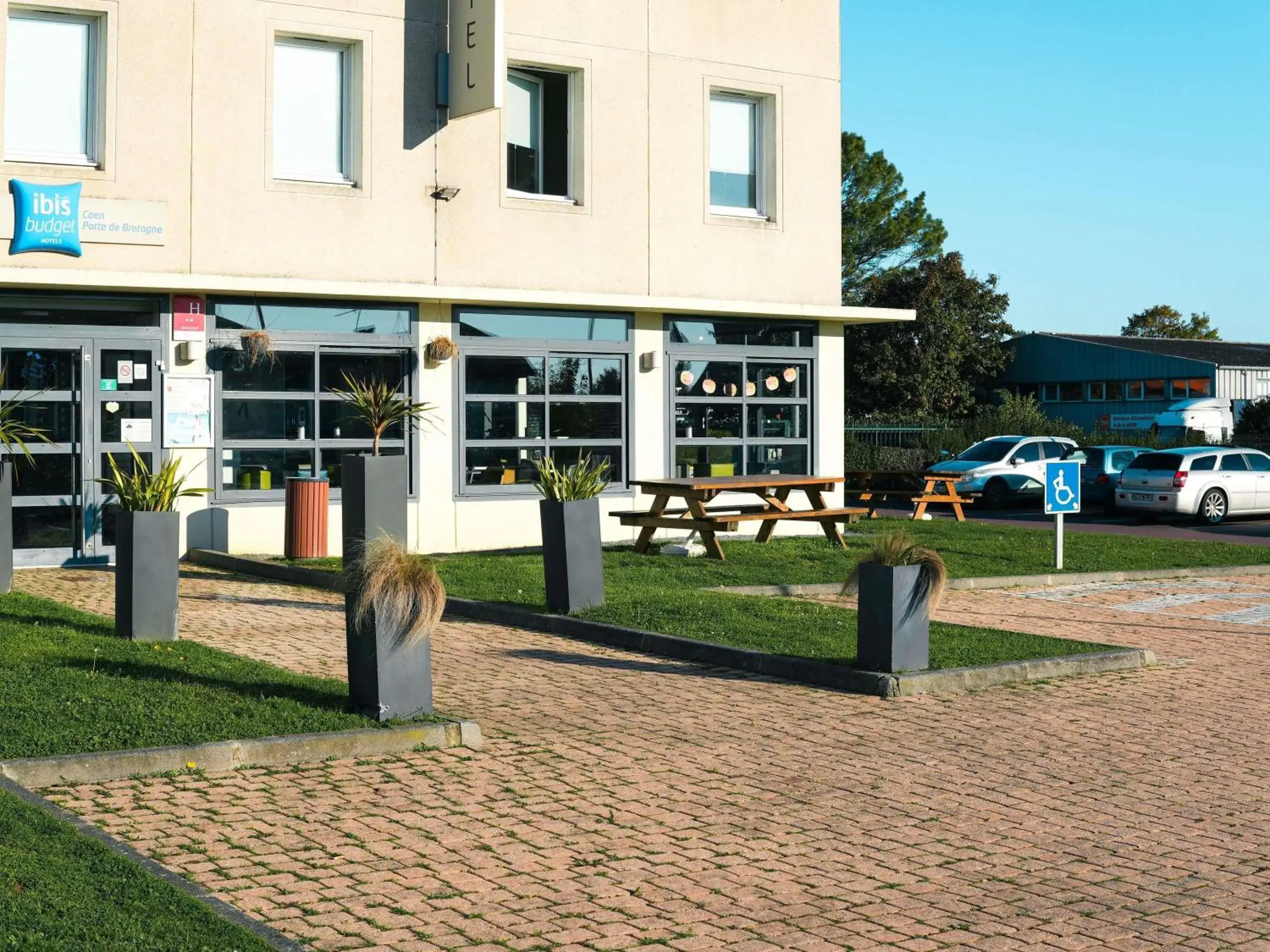 Property building in ibis budget Caen Porte de Bretagne Property building in ibis budget Caen Porte de Bretagne