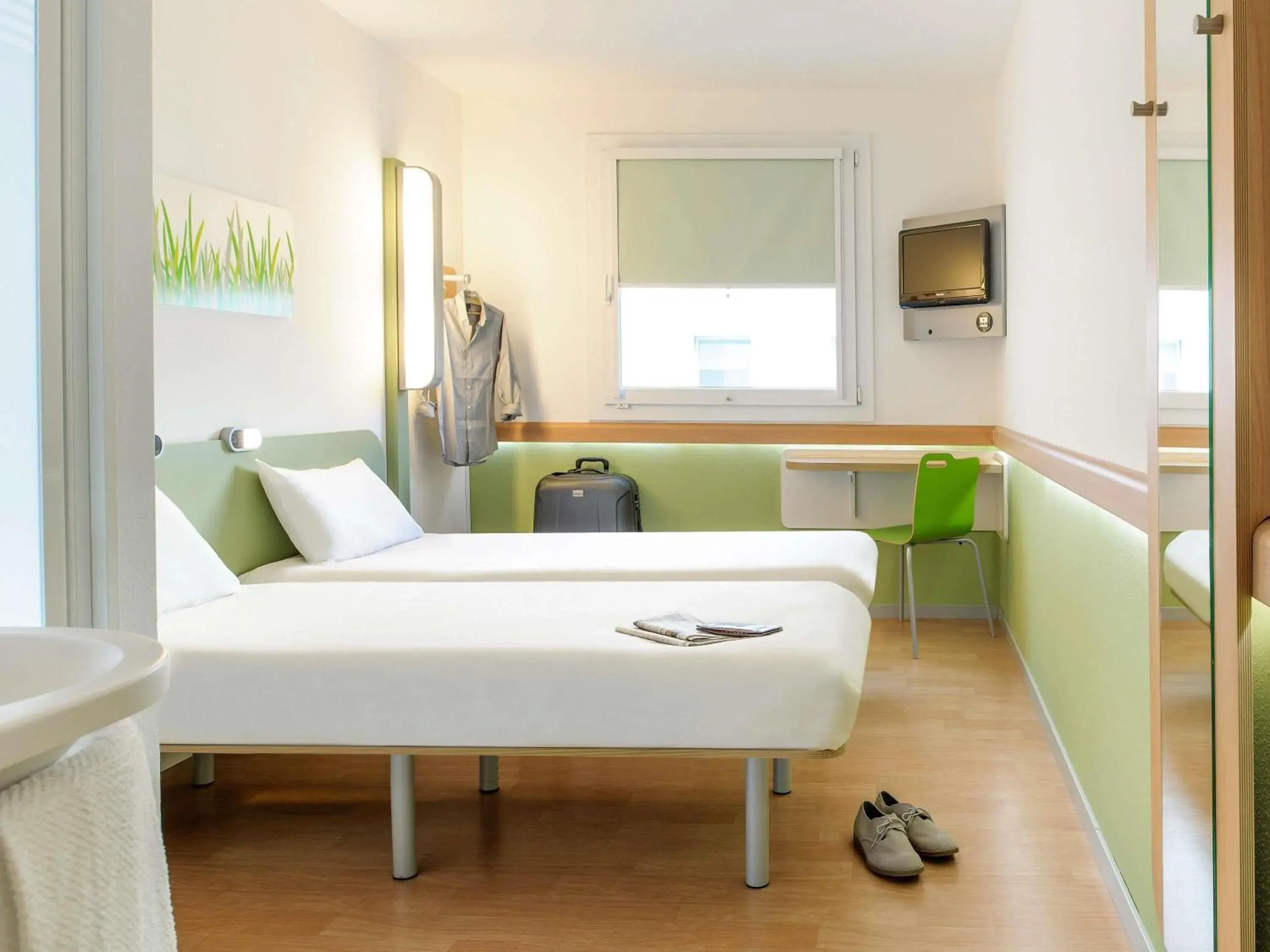 Bedroom in ibis budget Caen Porte de Bretagne Bedroom in ibis budget Caen Porte de Bretagne