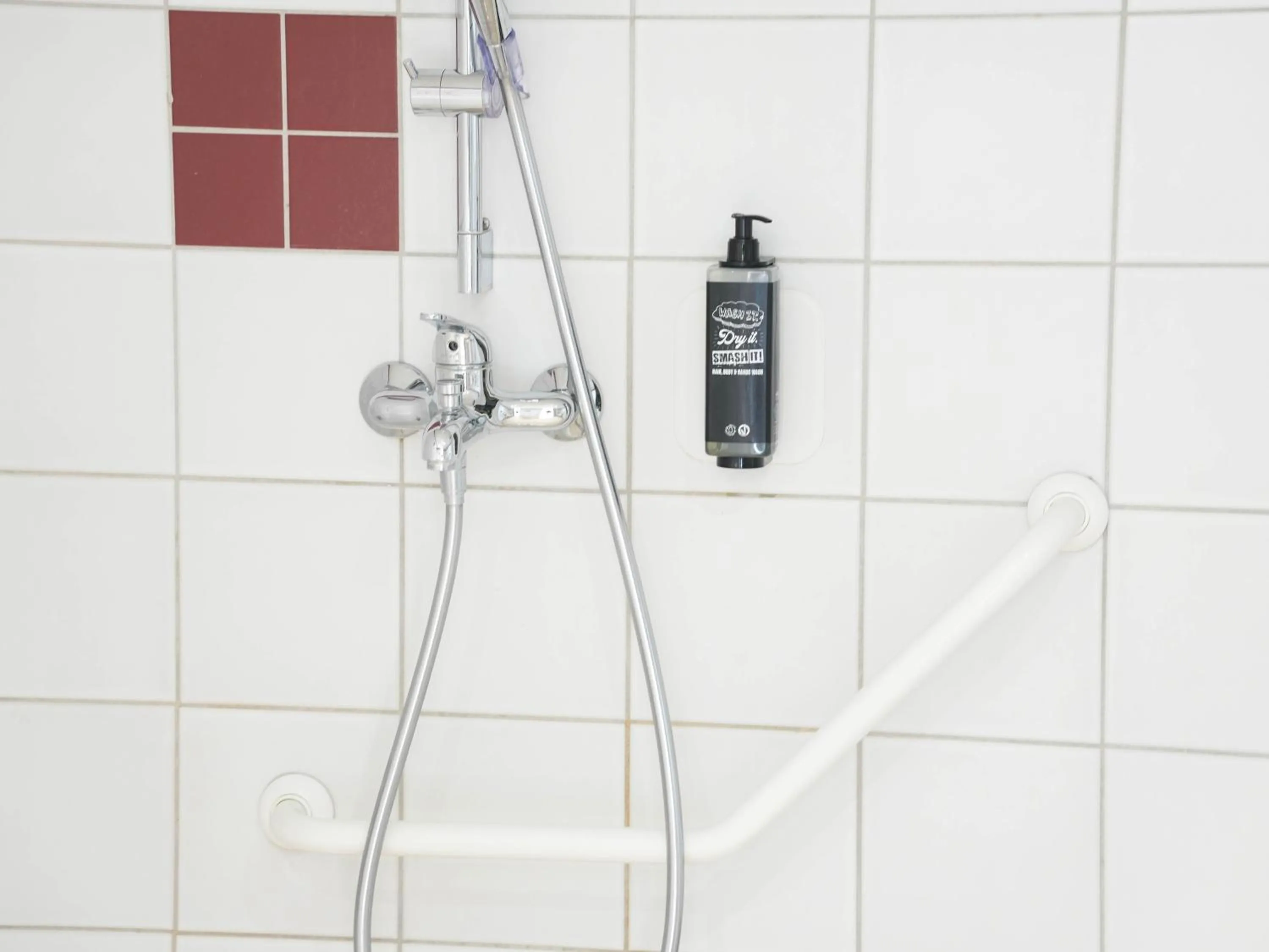 Bathroom in ibis budget Caen Porte de Bretagne