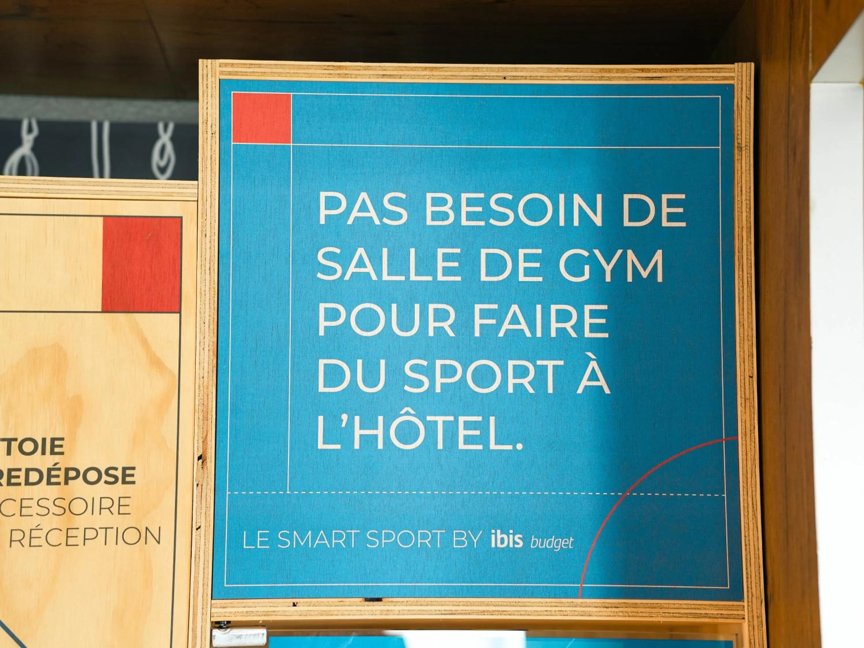 Lobby or reception in ibis budget Caen Porte de Bretagne