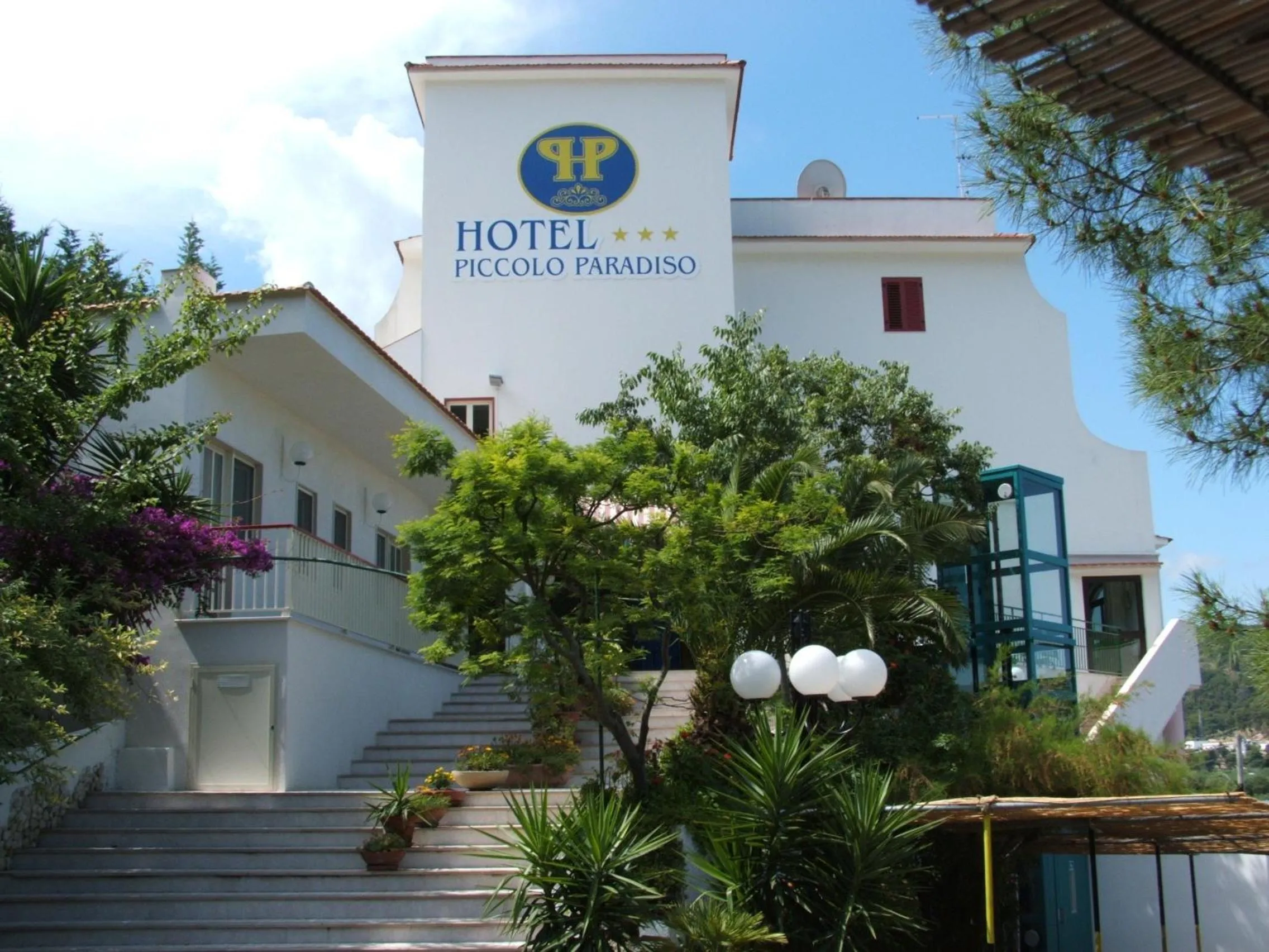 Property building in Hotel Piccolo Paradiso