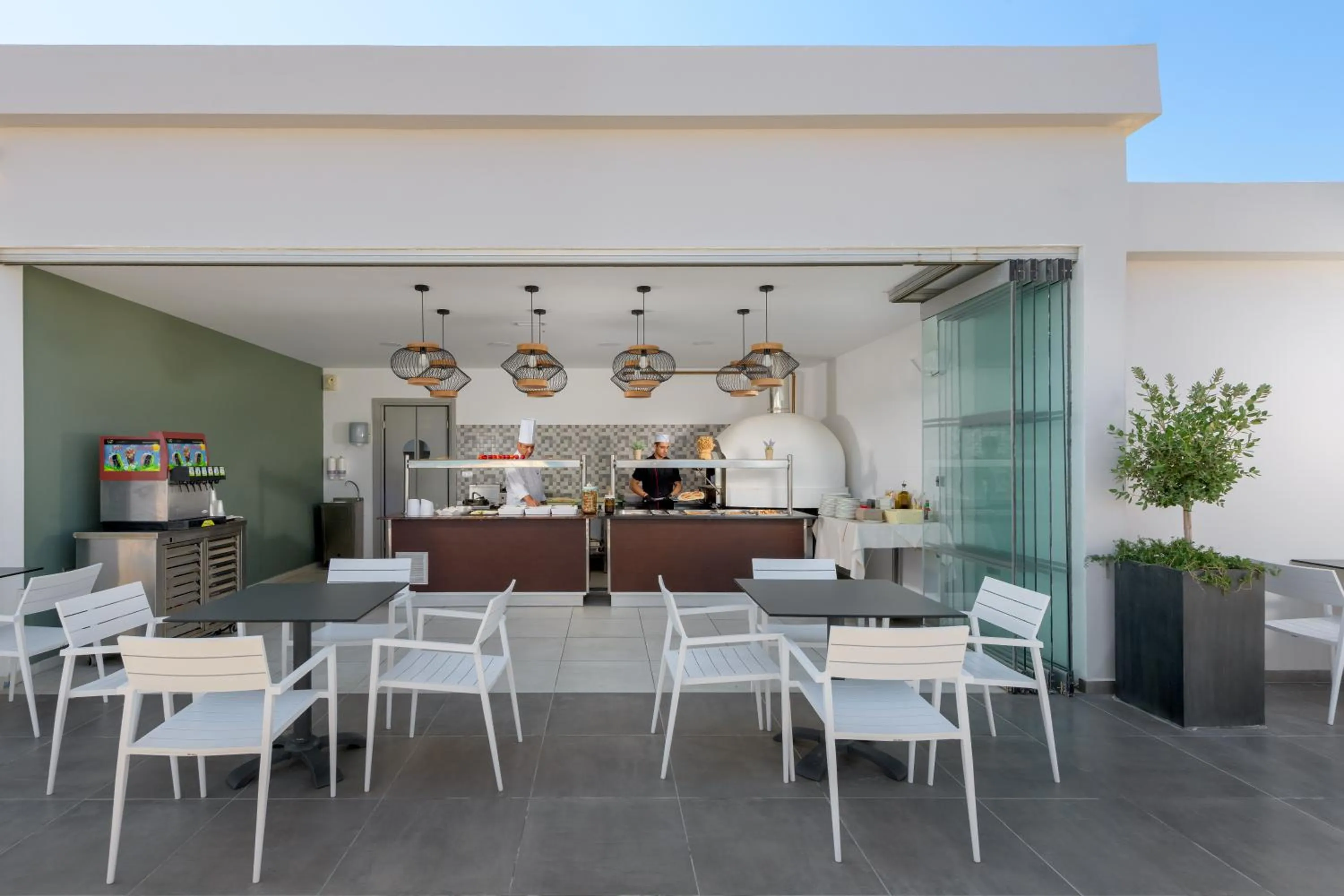 Restaurant/places to eat in Avra Beach Resort