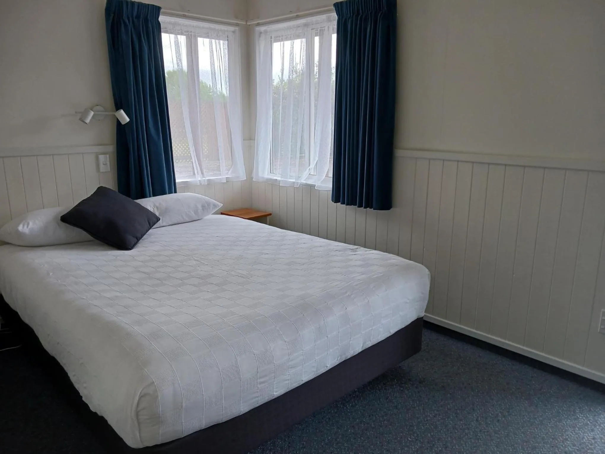 Bed in Anatoki Lodge Motel