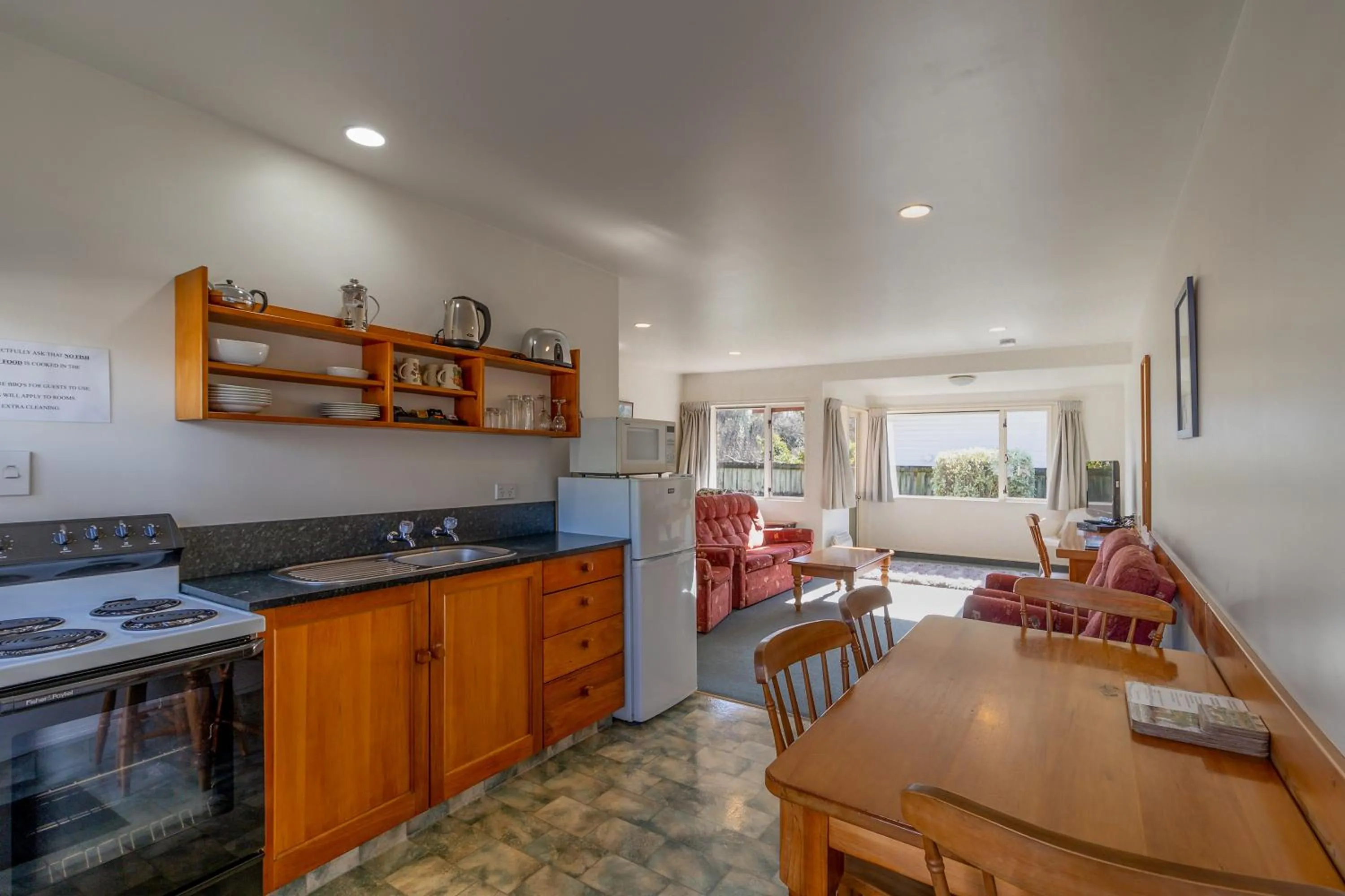 Kitchen or kitchenette in Anatoki Lodge Motel