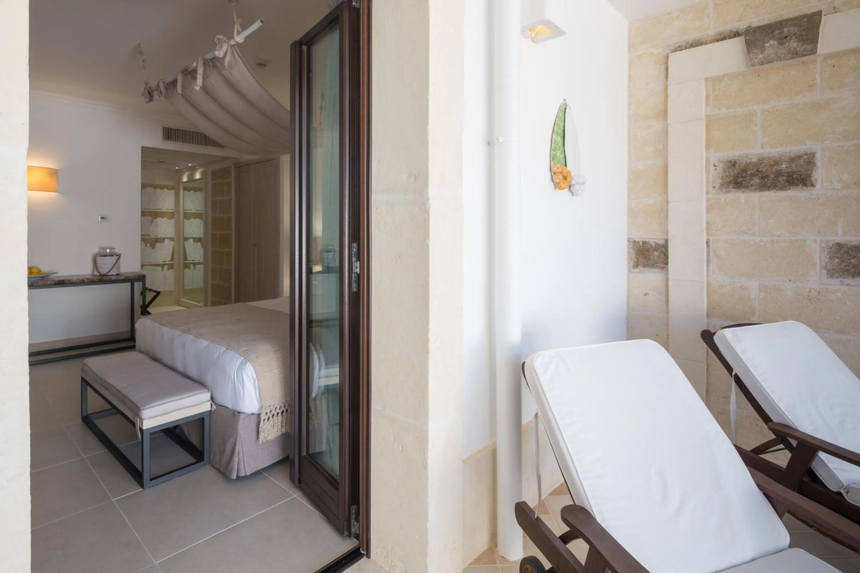 Patio in Canne Bianche Lifestyle Hotel