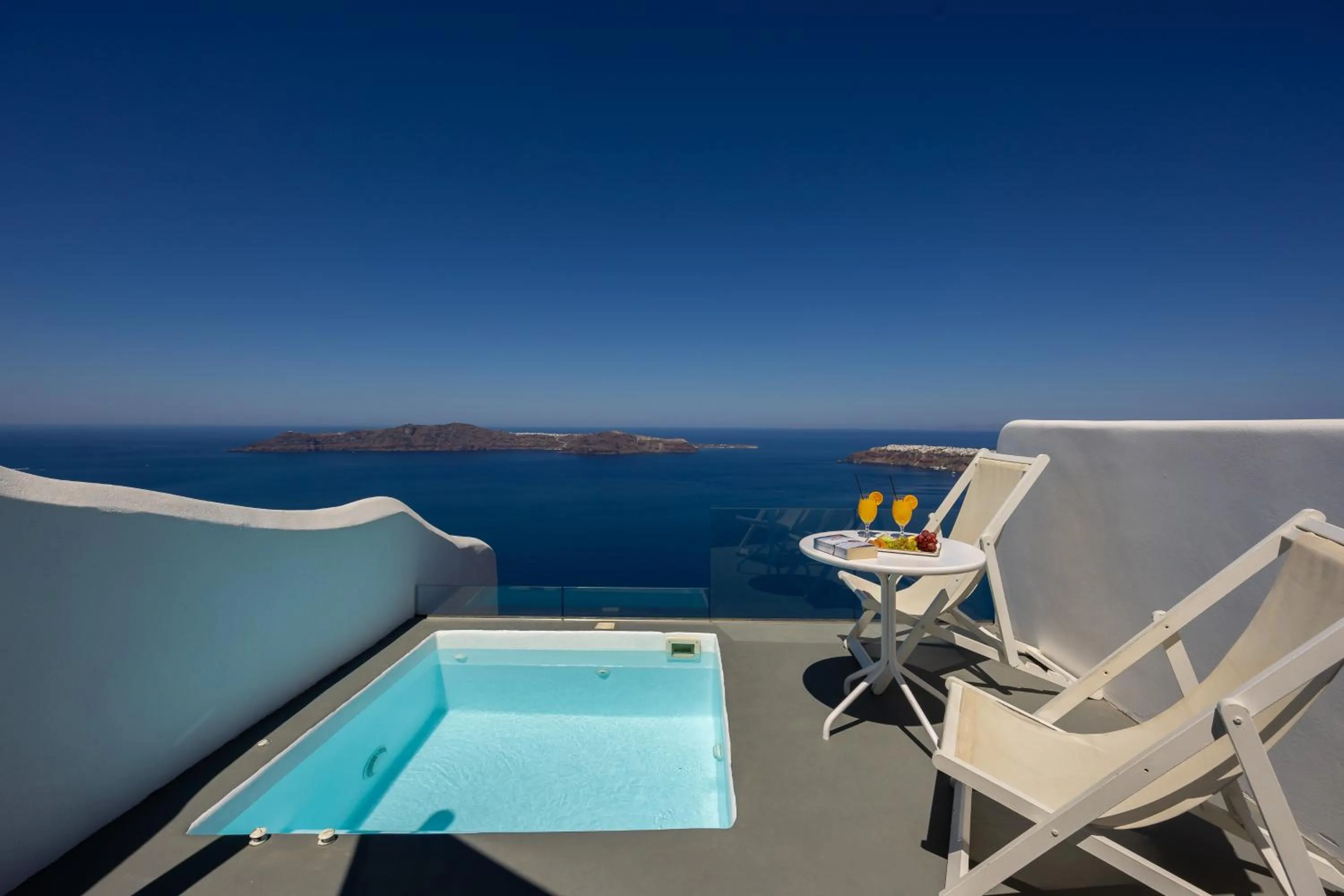 Hot Tub in Ilioperato Hotel