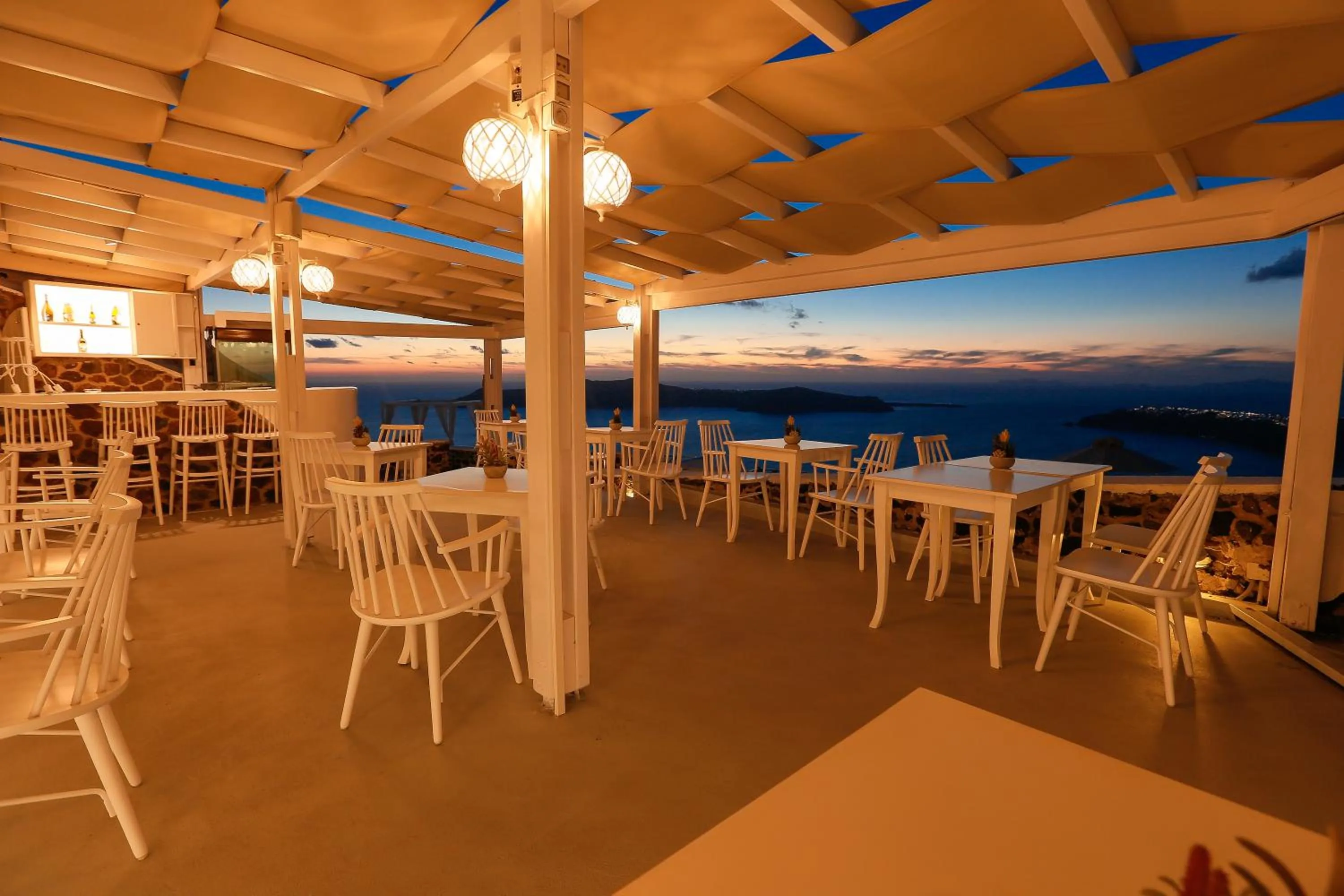 Restaurant/places to eat in Ilioperato Hotel