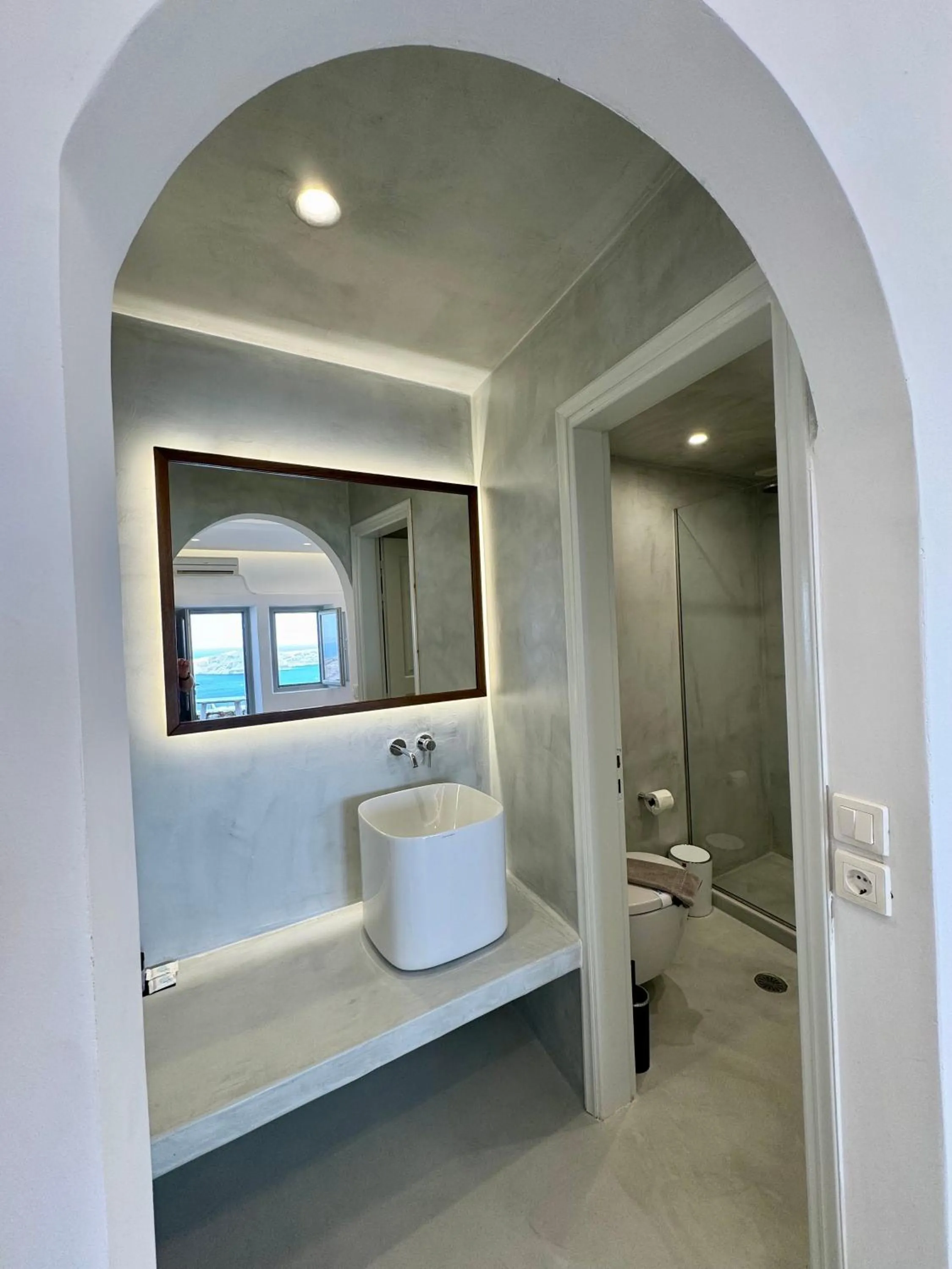 Bathroom in Ilioperato Hotel