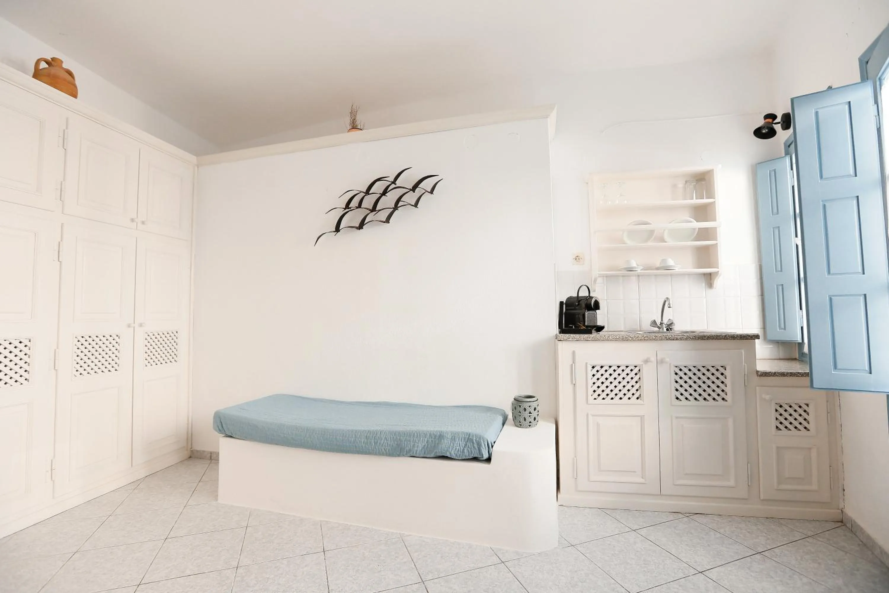 Seating area, Bed in Ilioperato Hotel