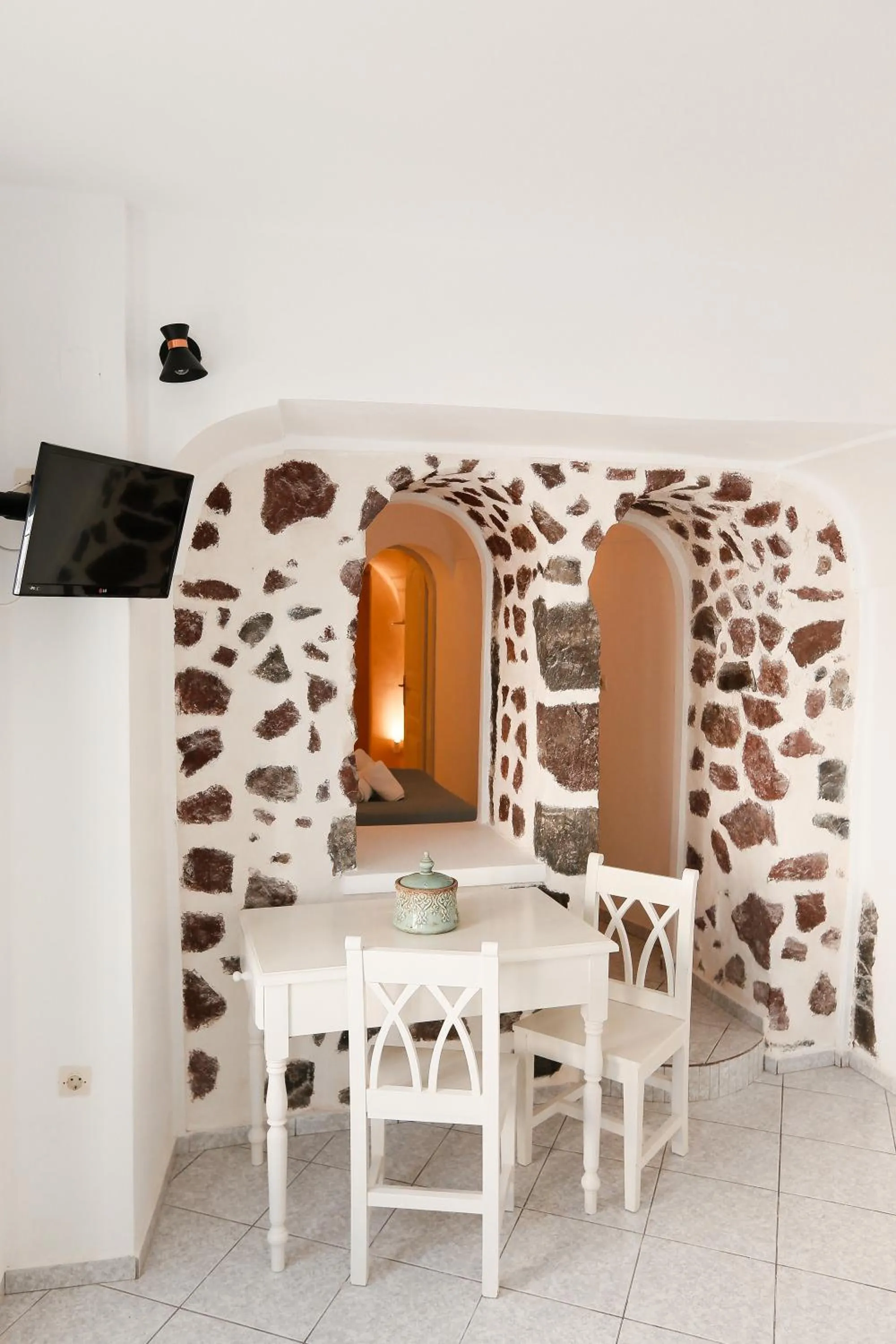 Dining area in Ilioperato Hotel