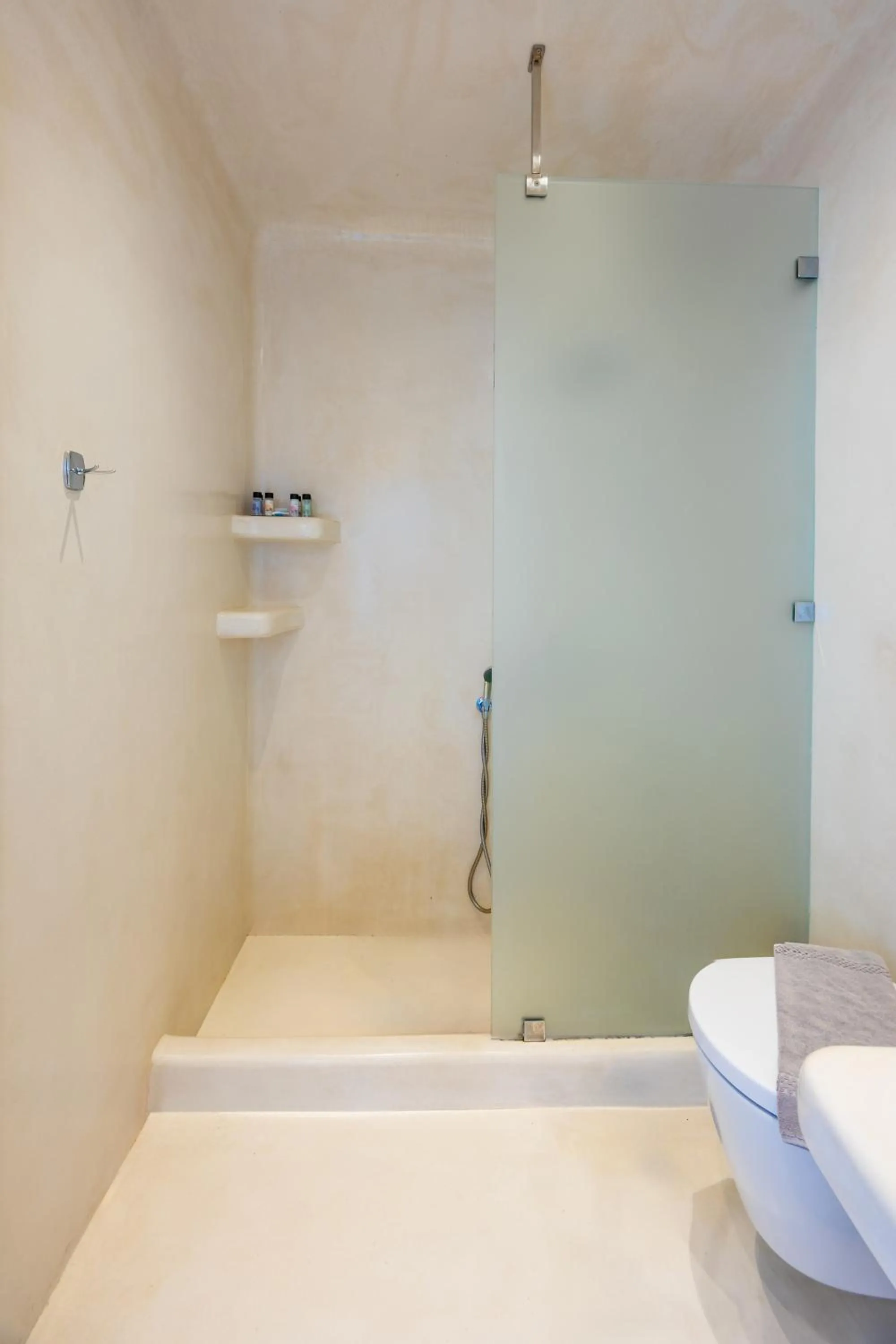 Shower in Ilioperato Hotel