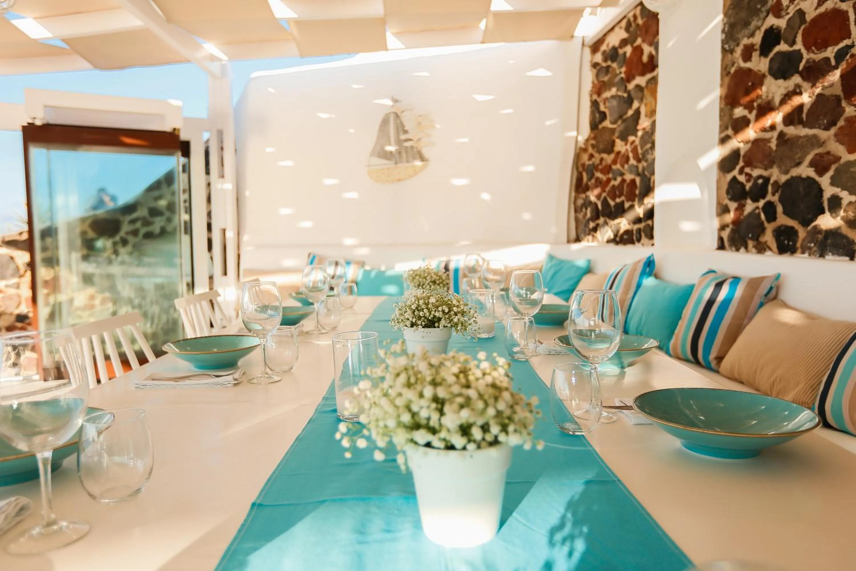 Restaurant/places to eat in Ilioperato Hotel