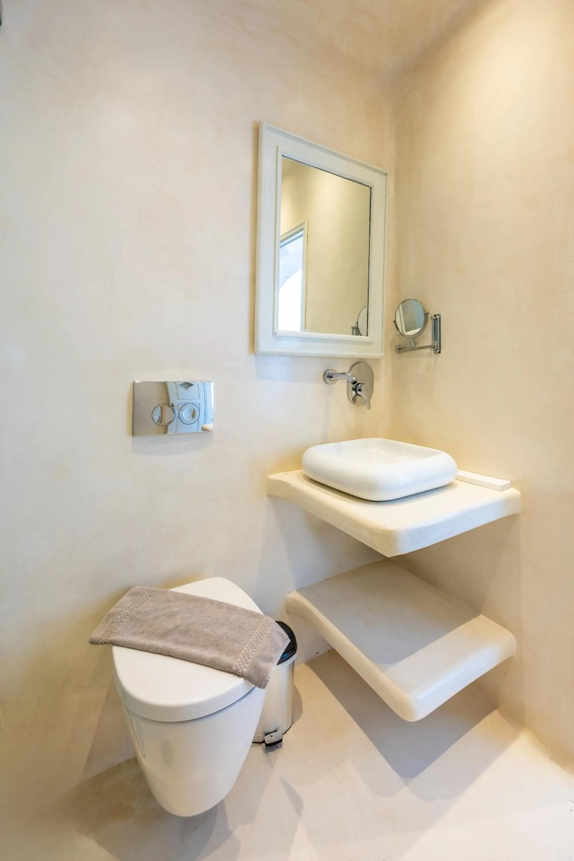 Bathroom in Ilioperato Hotel