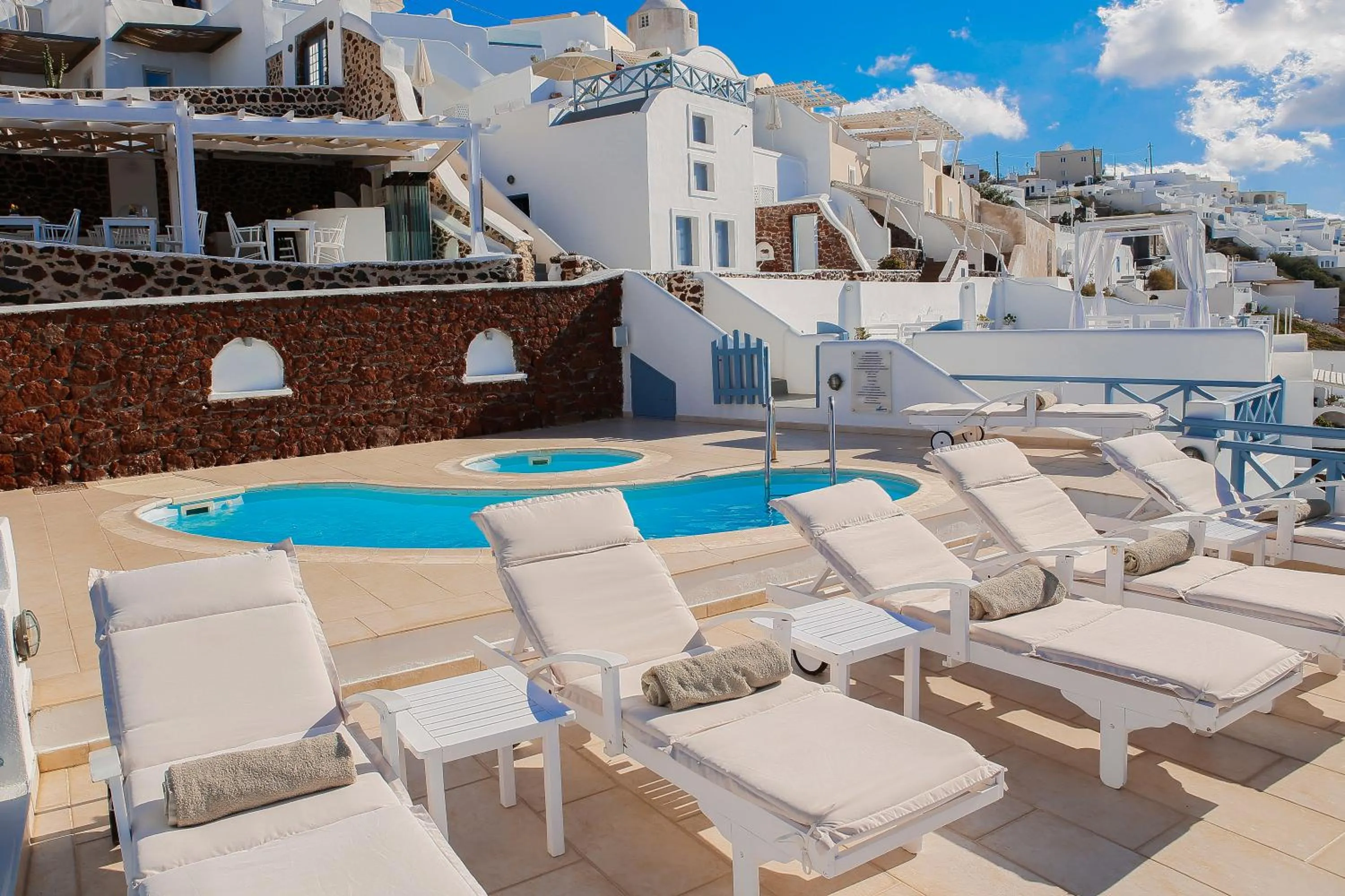 Swimming pool in Ilioperato Hotel