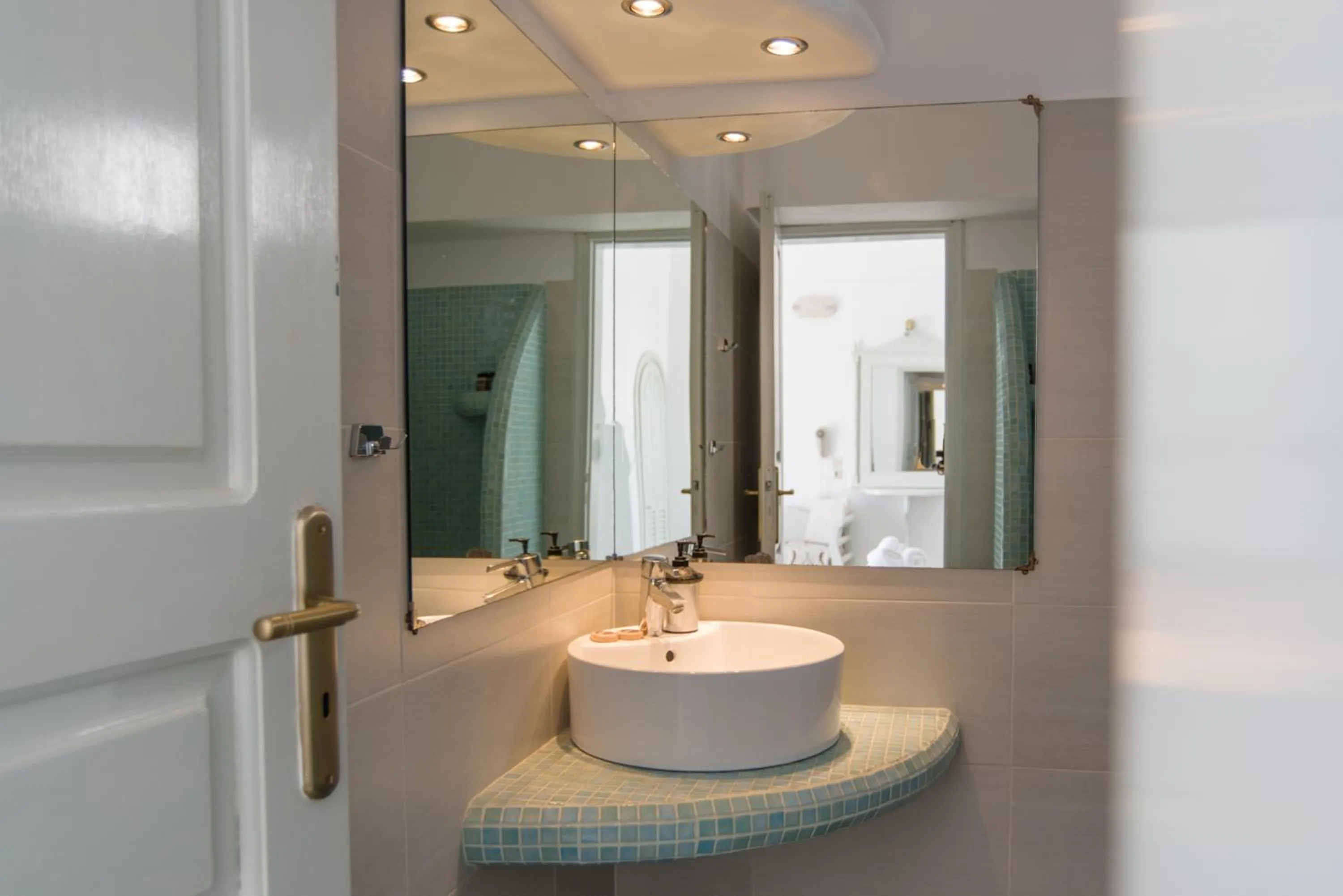 Bathroom in Ilioperato Hotel