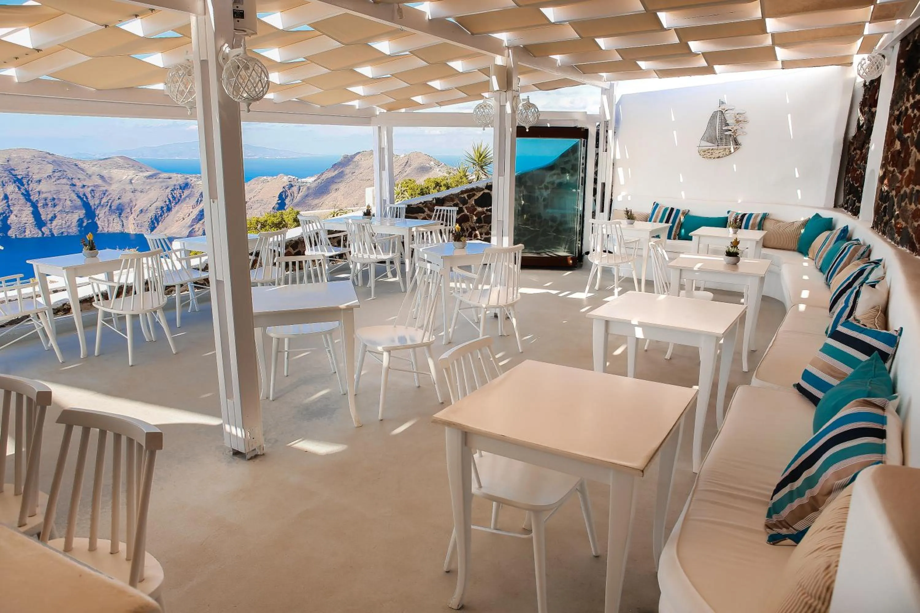 Restaurant/places to eat in Ilioperato Hotel