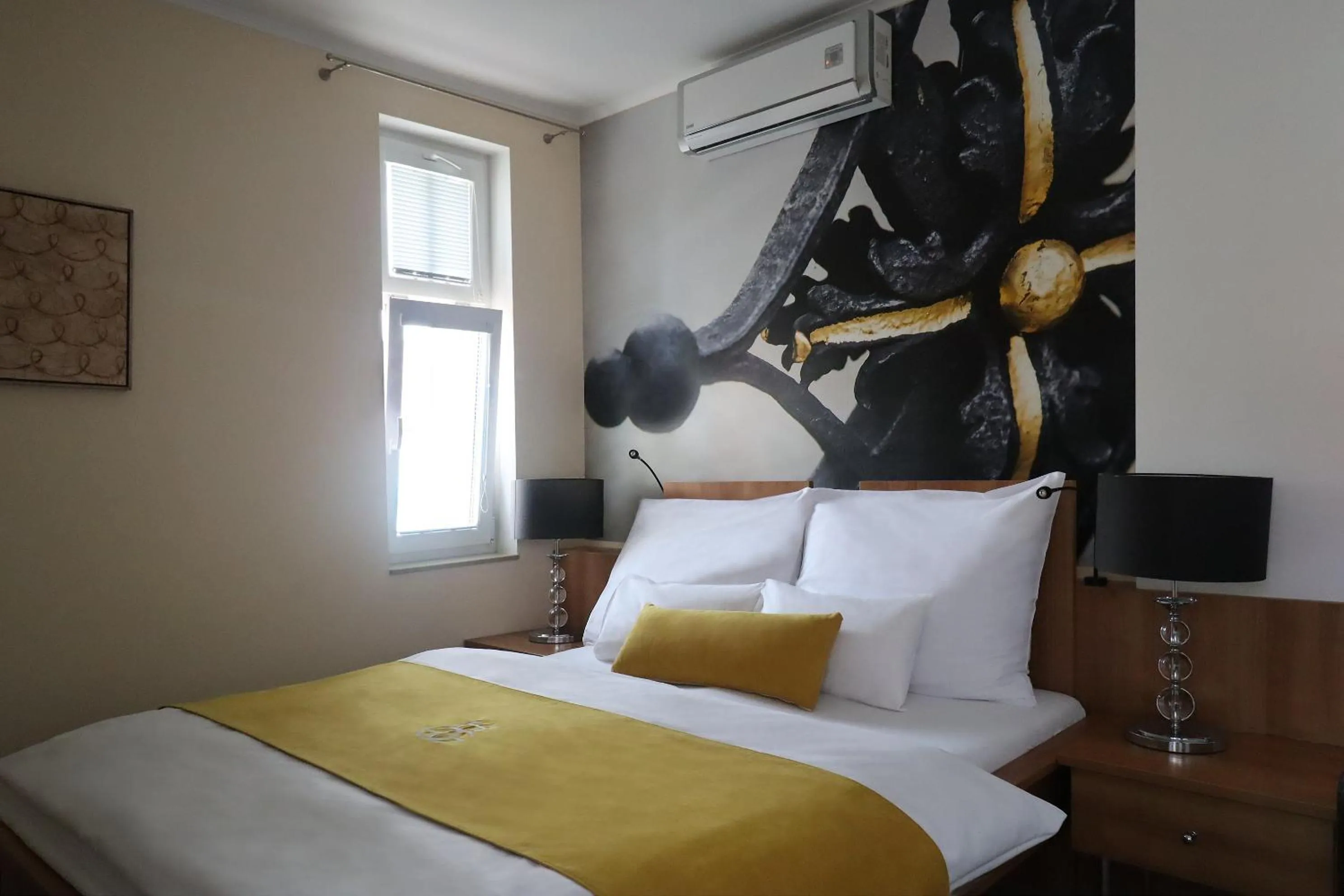 Bed in Boutique Hotel Golf Garni