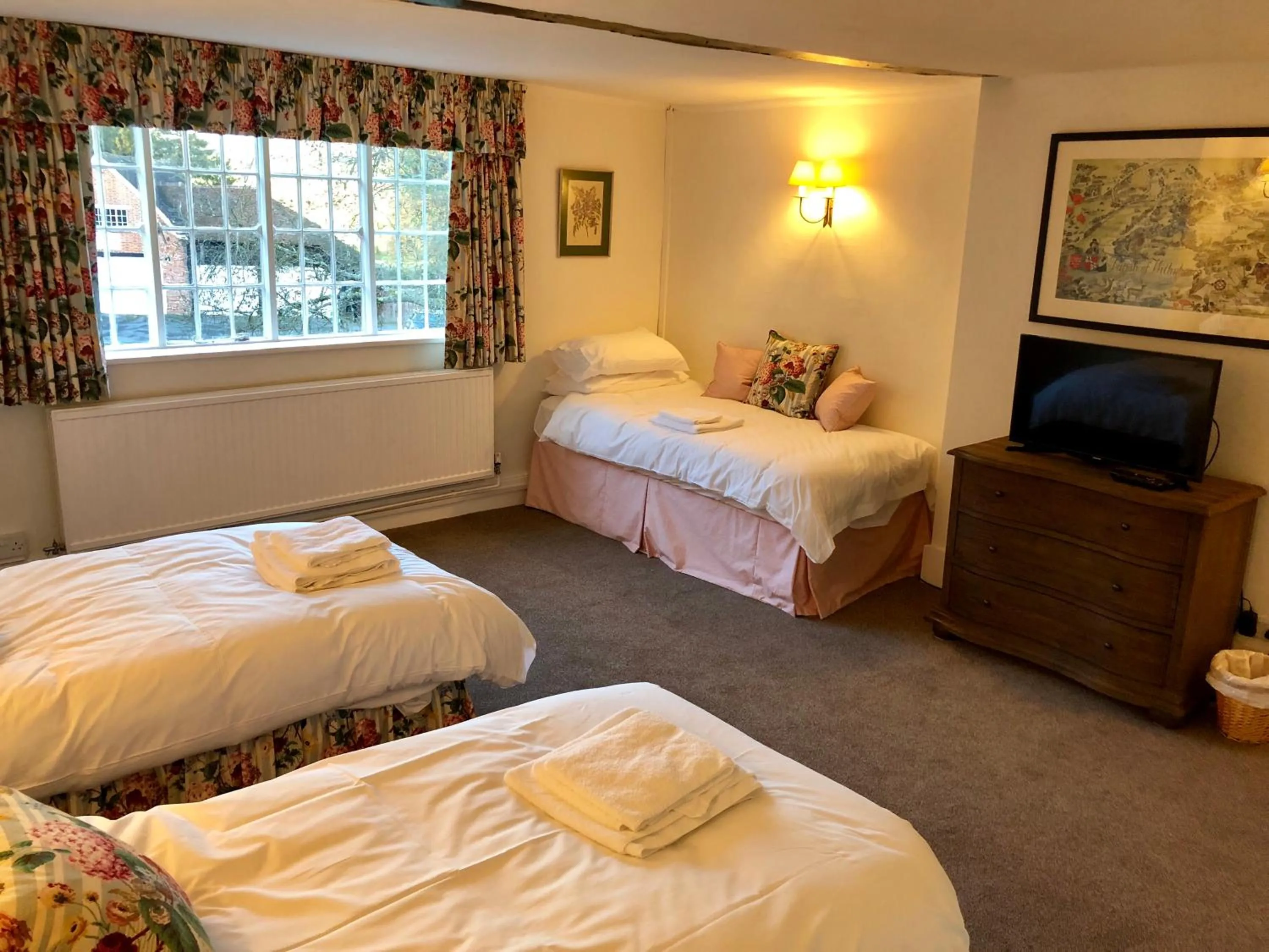 Bed in The Dorset Arms Pub & Cottage Rooms