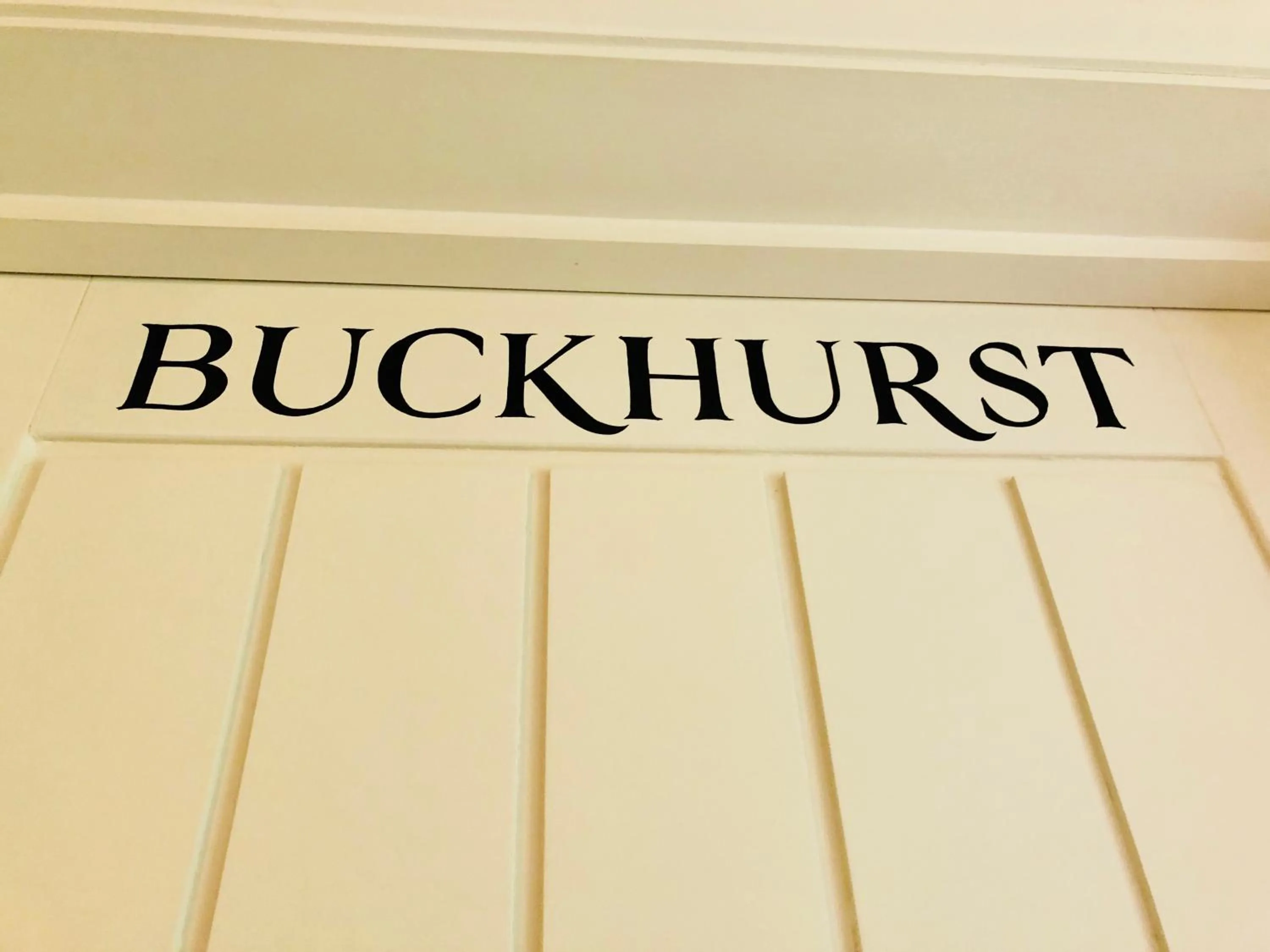 The Dorset Arms Pub & Cottage Rooms