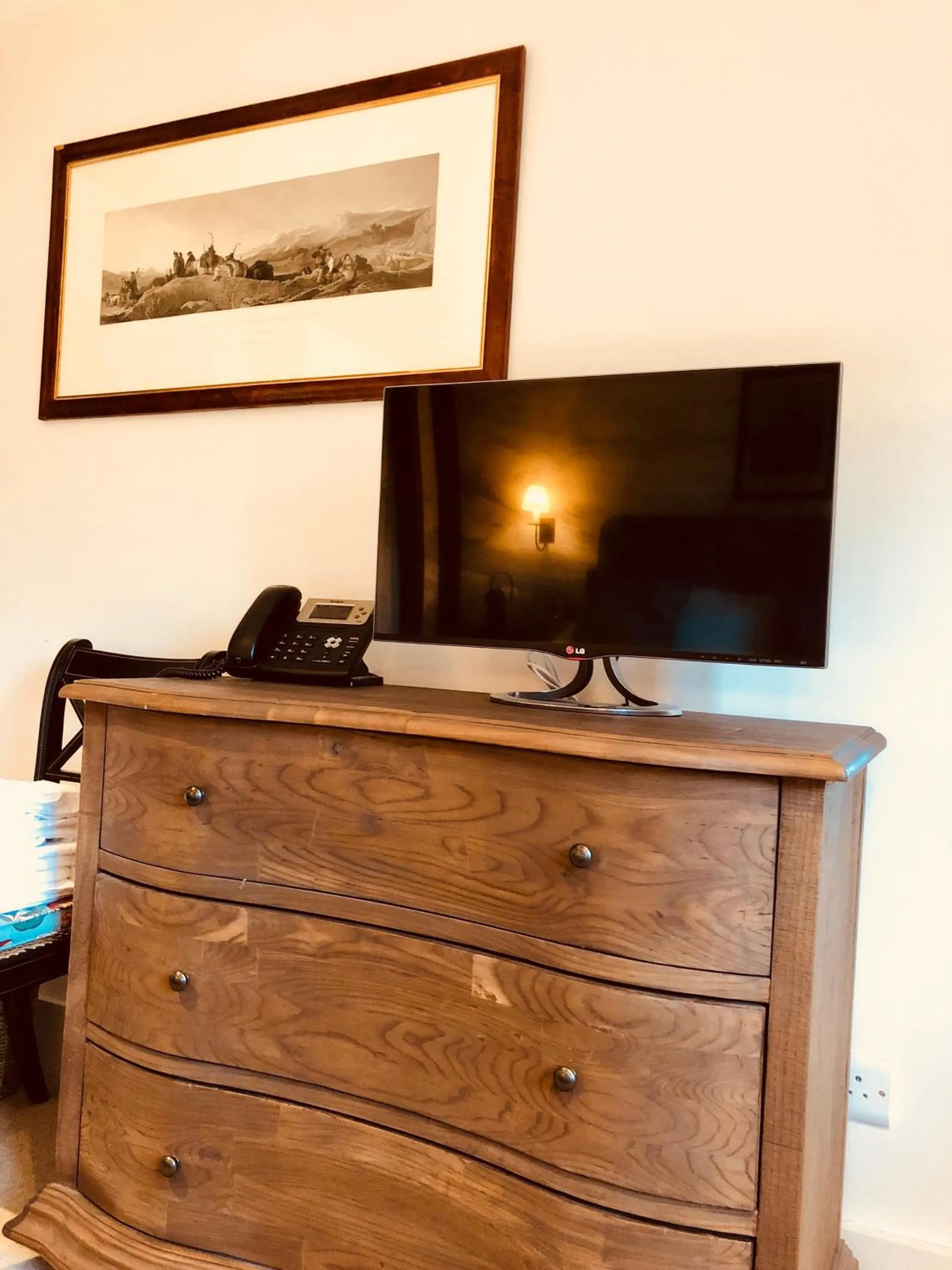 The Dorset Arms Pub & Cottage Rooms