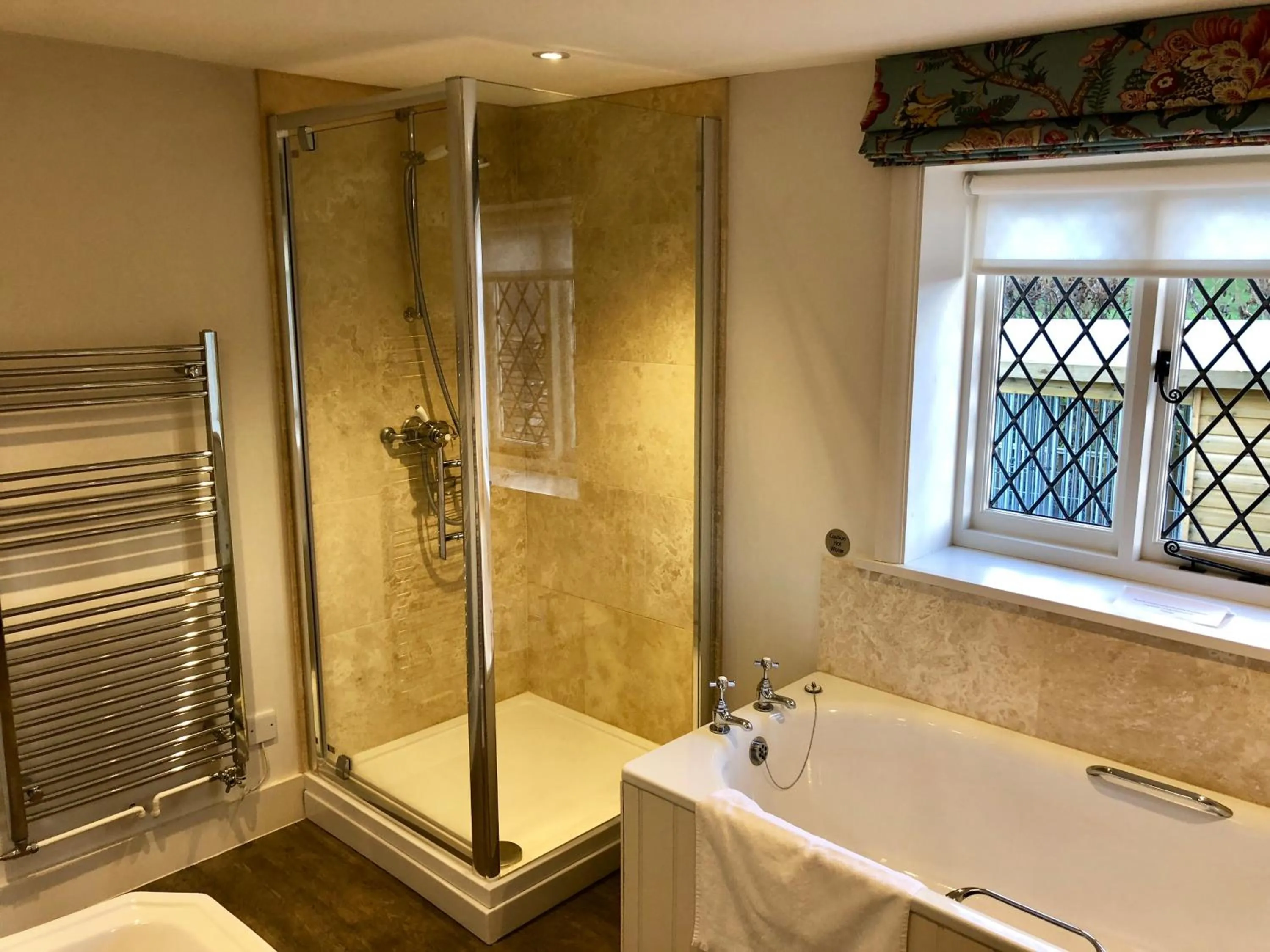 The Dorset Arms Pub & Cottage Rooms